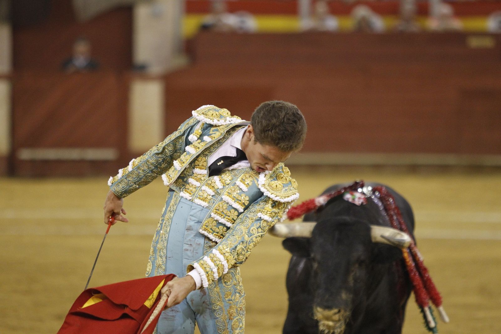 Carácter y torería en Ginés Marín para hacerse con el triunfo mas rotundo de una tarde con mucho toreo dentro.