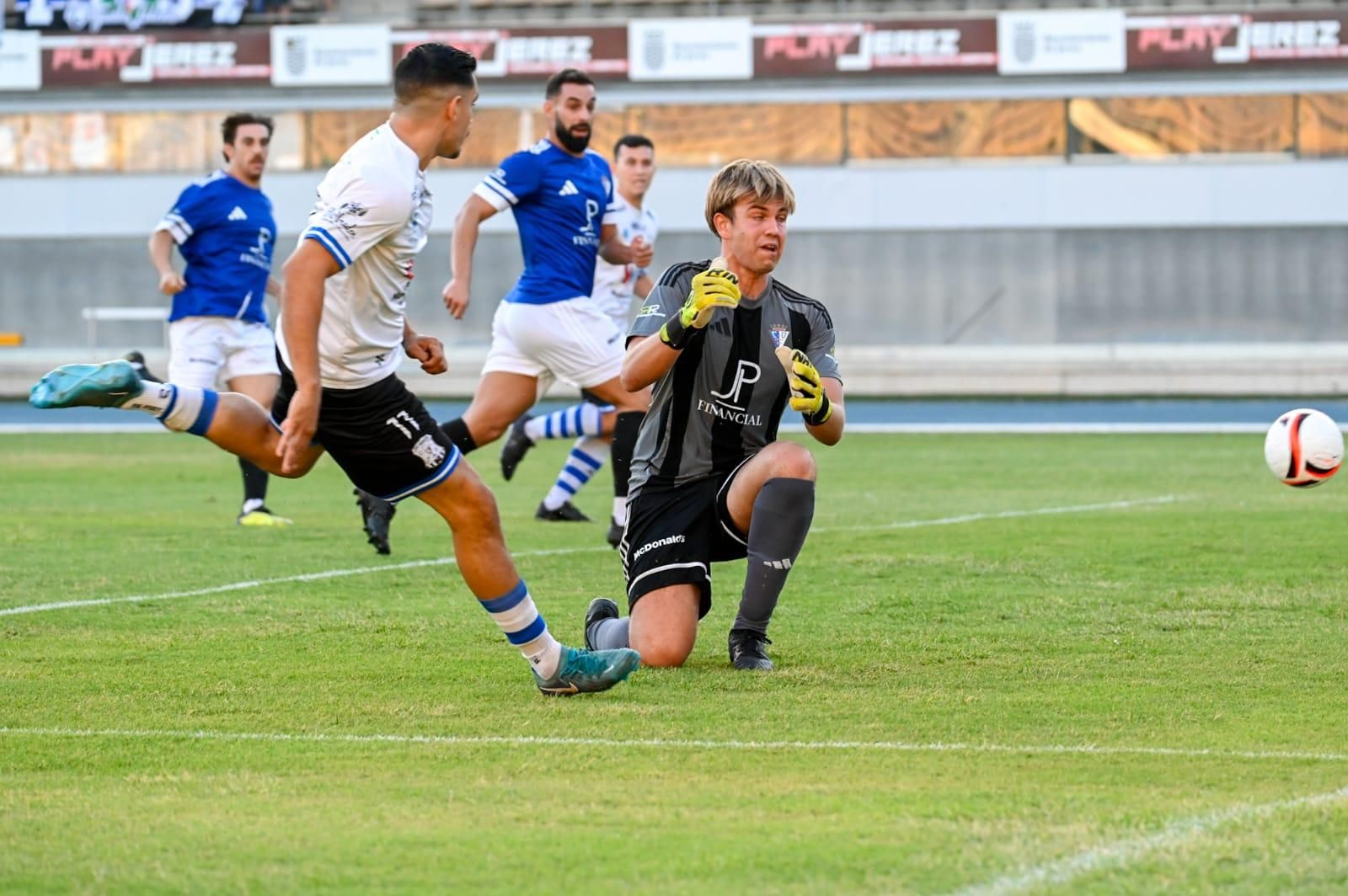 Imágenes de la victoria del Jerez Industrial frente al San Fernando 1940 en Chapín