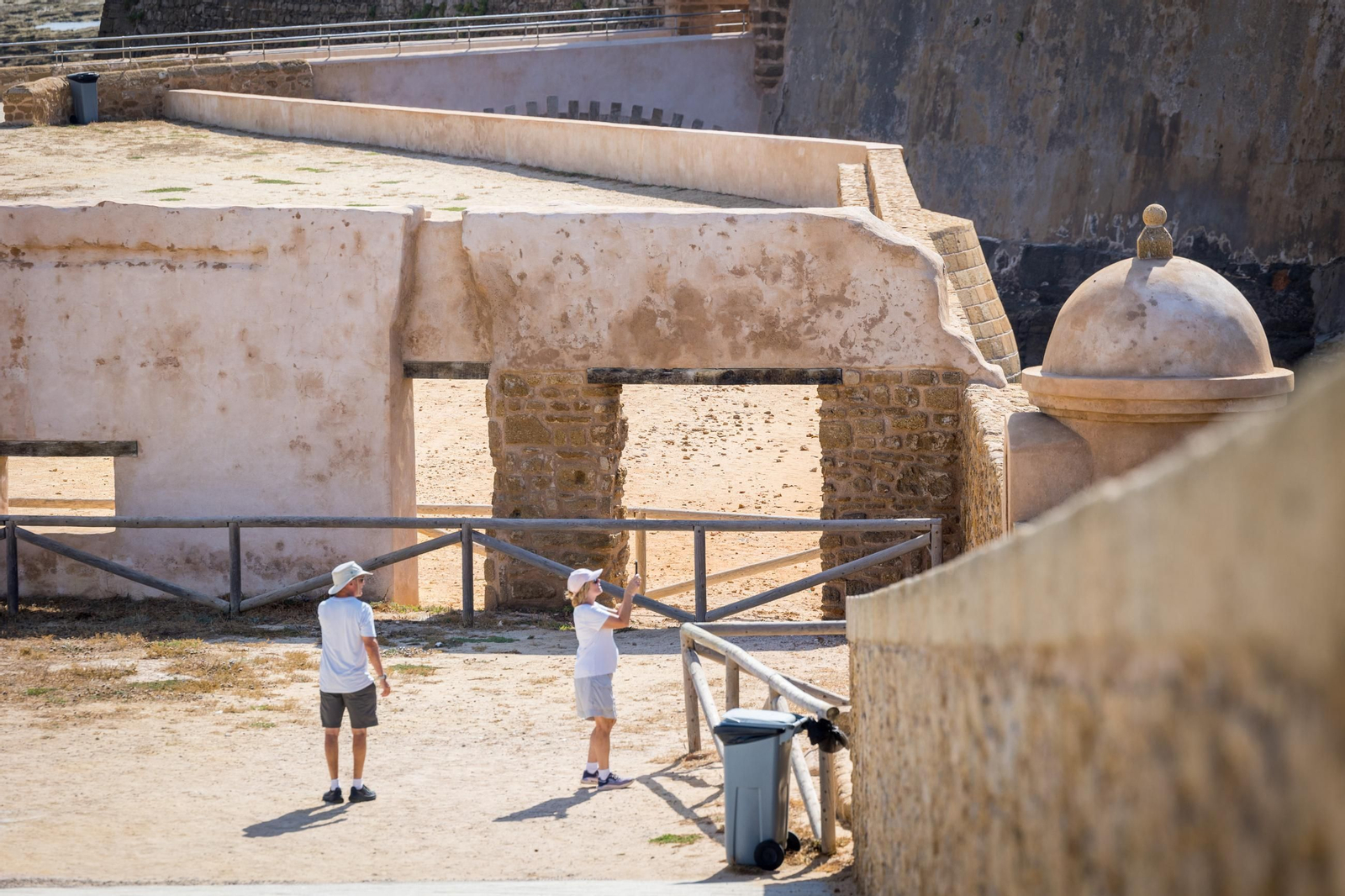 Imágenes del estado del castillo de San Sebastián de Cádiz
