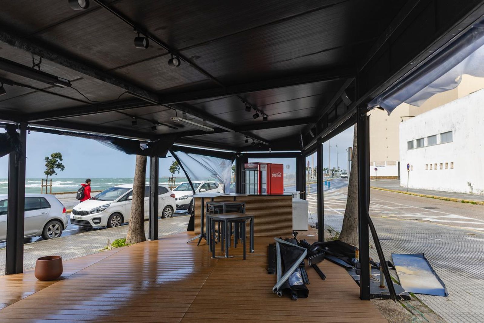 Destrozos causados por el viento en la jornada de hoy en Cádiz