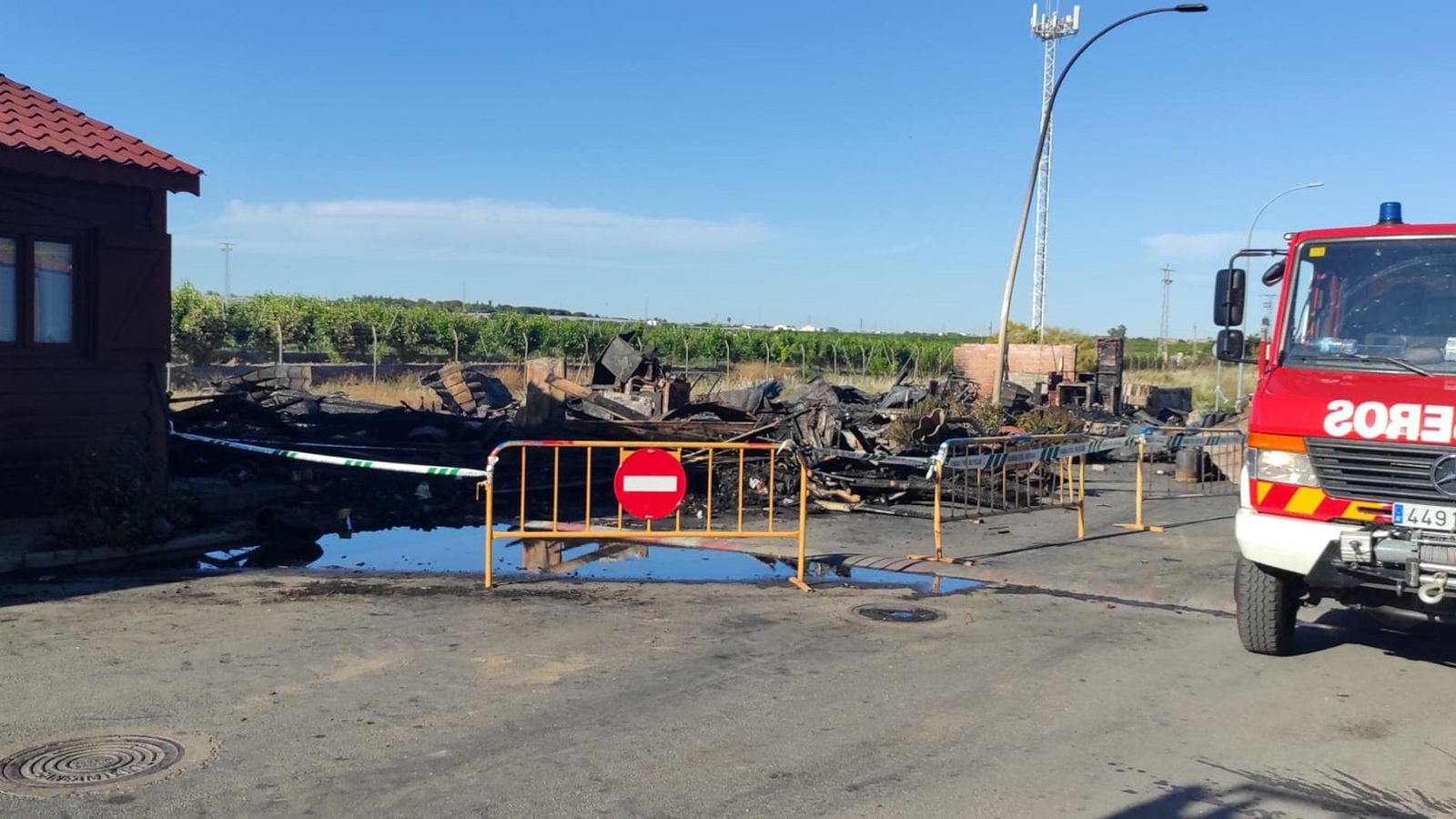 El fuego arrasó tres de cuatro viviendas de madera