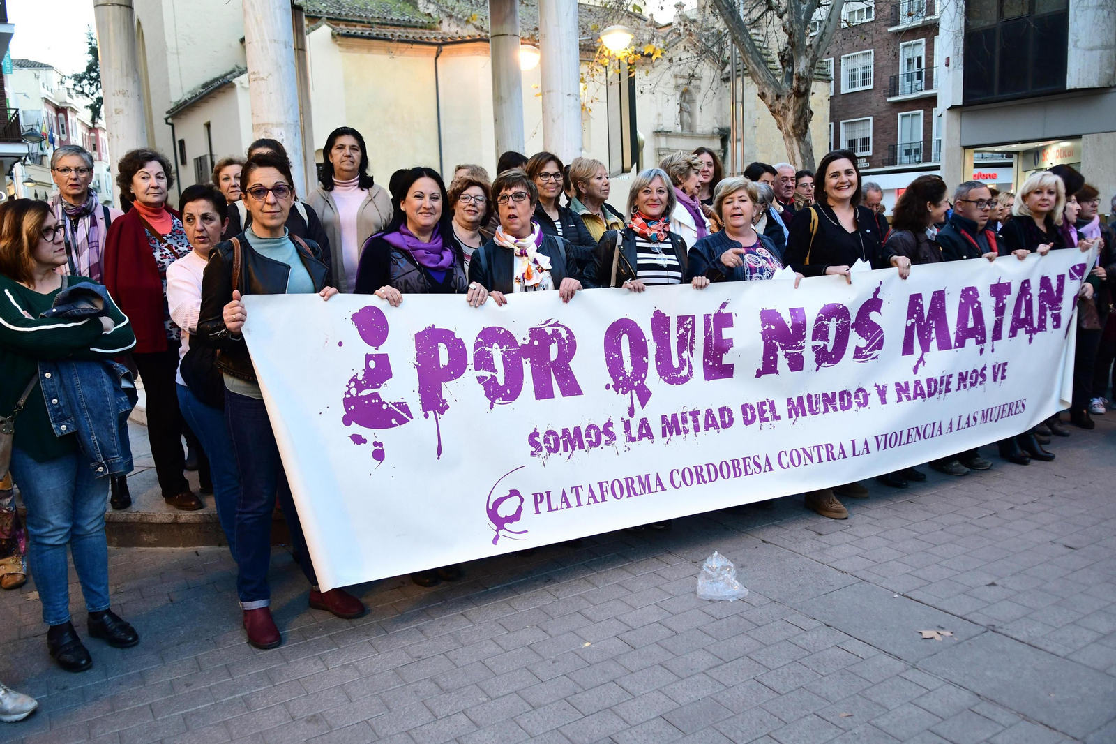 Concentración en Córdoba contra la violencia contra la mujer.