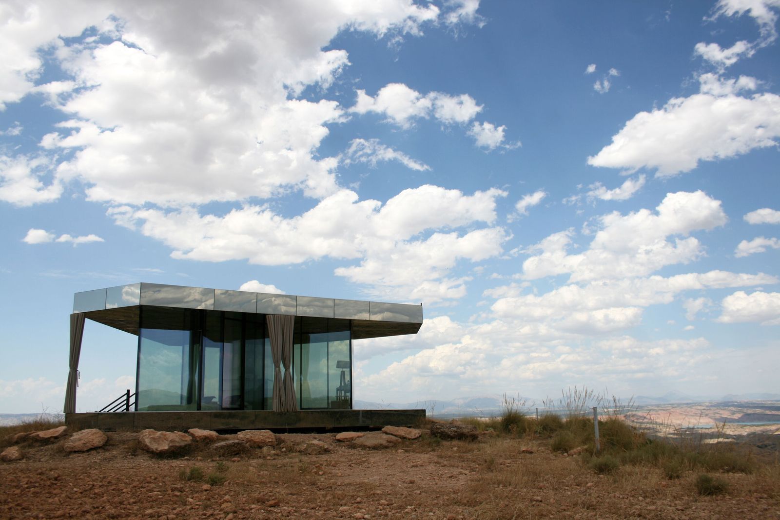 La casa de cristal del desierto de Gorafe se aleja de las miradas curiosas