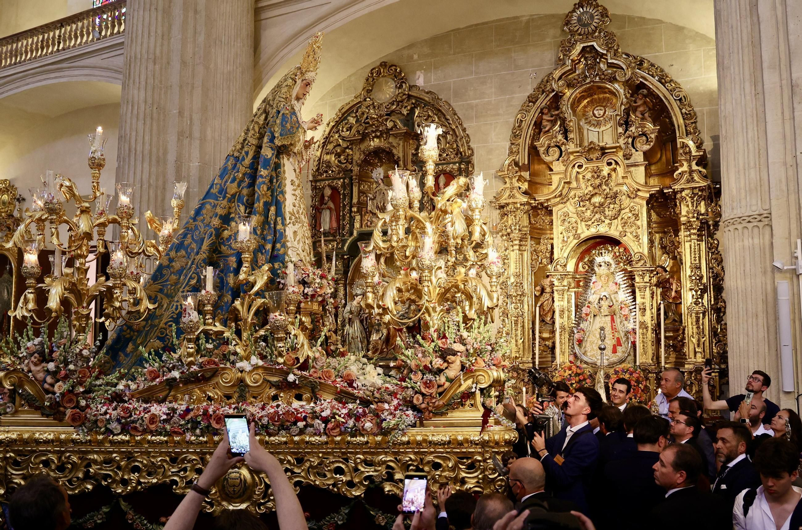 Las imágenes del traslado de la Virgen del Rocío al Salvador