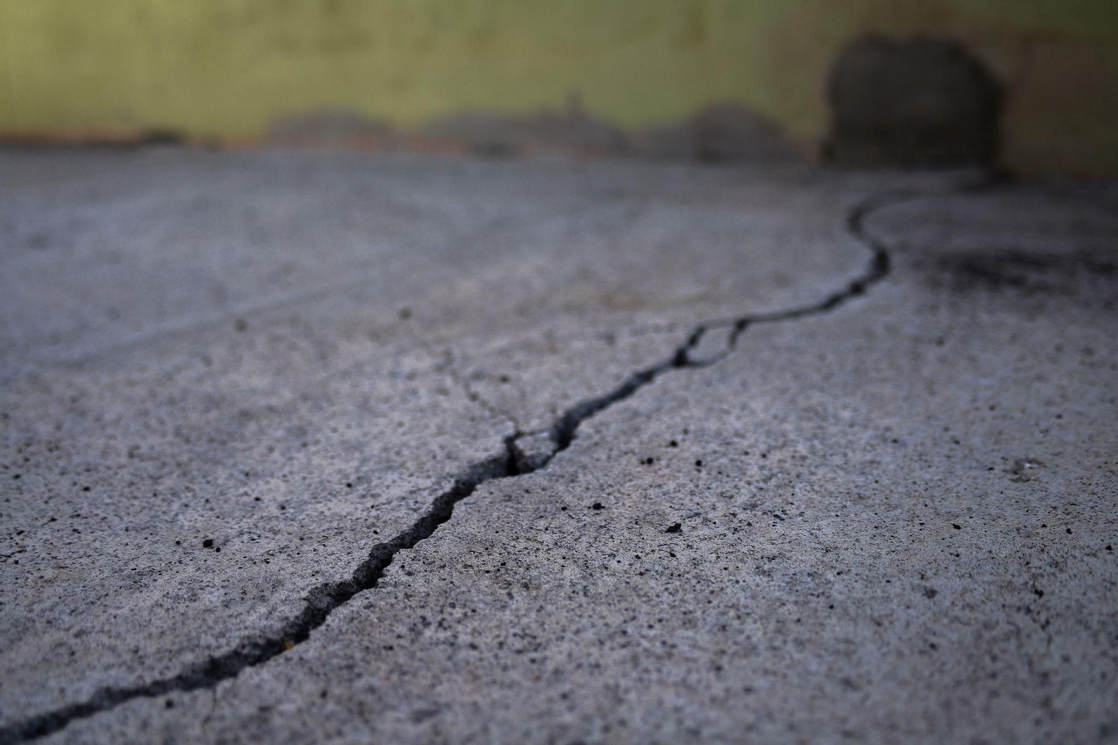 Grieta en el suelo | Imagen de archivo