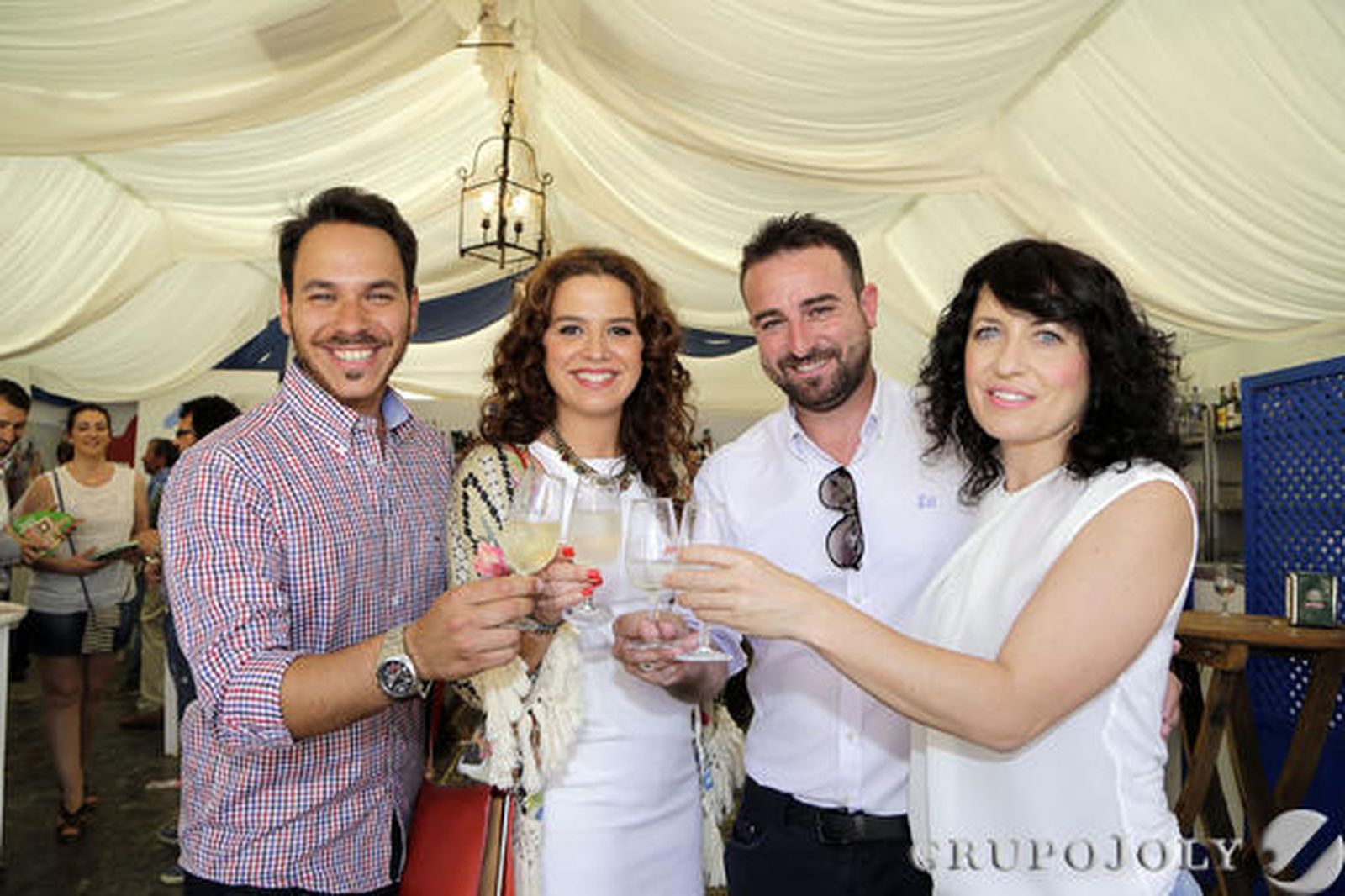 Javier Tizón, Toñi Yuste y Miguel Rubiales, de Descansolandia, con Marisa López, del departamento comercial del Diario.

Foto: Manuel Aranda