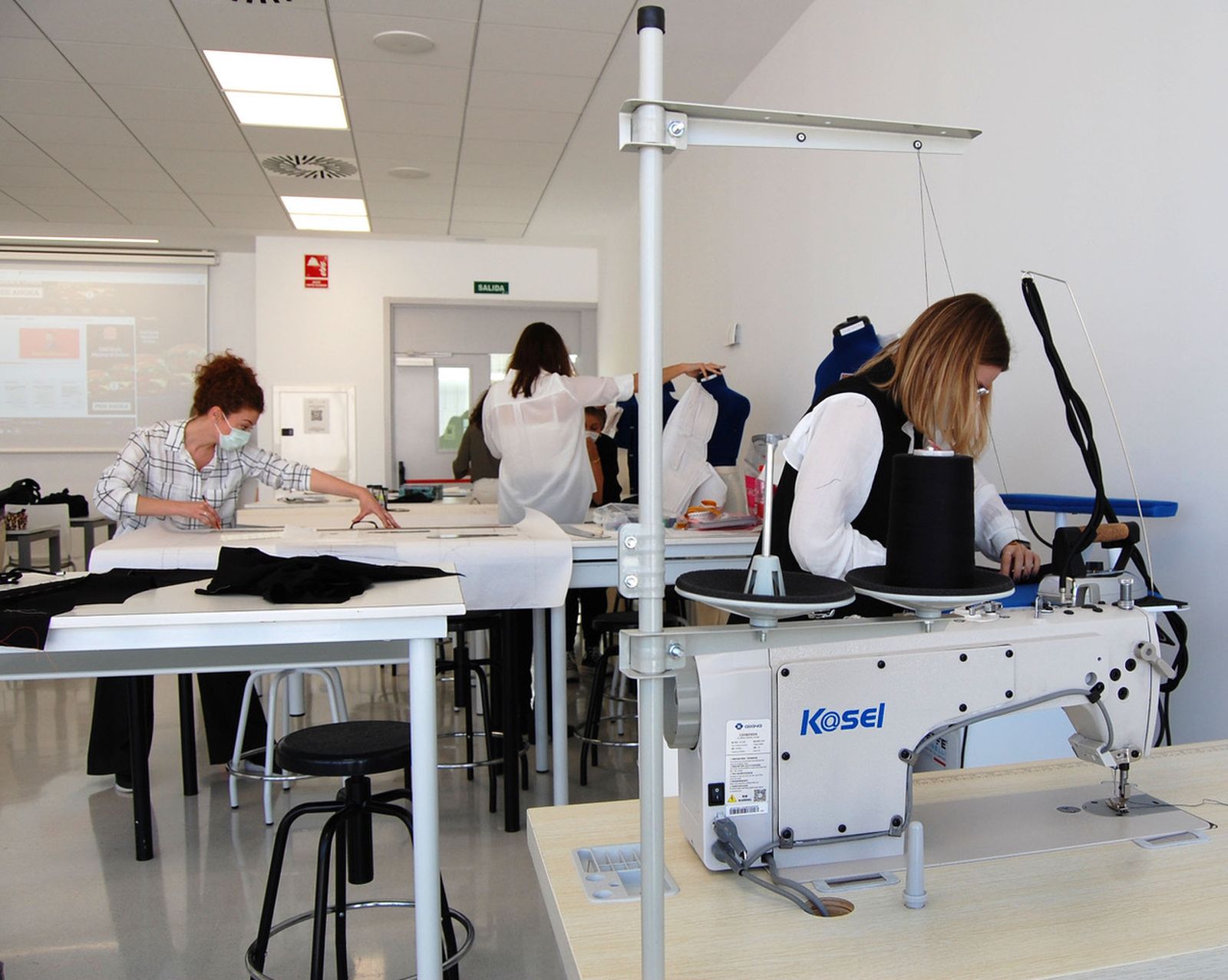 Alumnos de la Escuela Superior de Enseñanzas Artísticas de Osuna (ESEA).