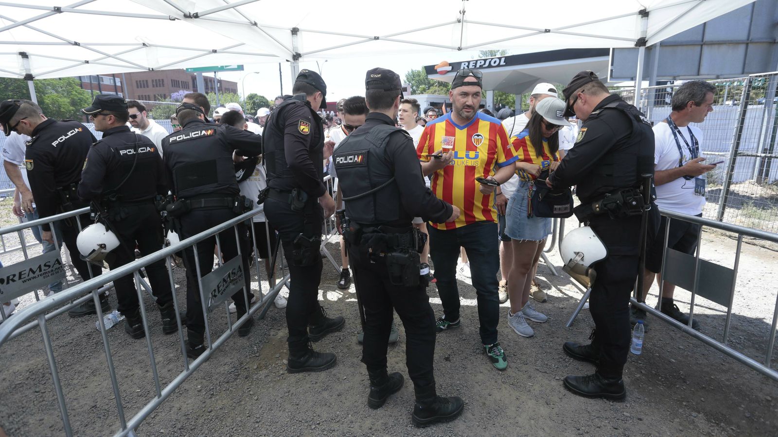Espectaculares imágenes de la afición del Valencia