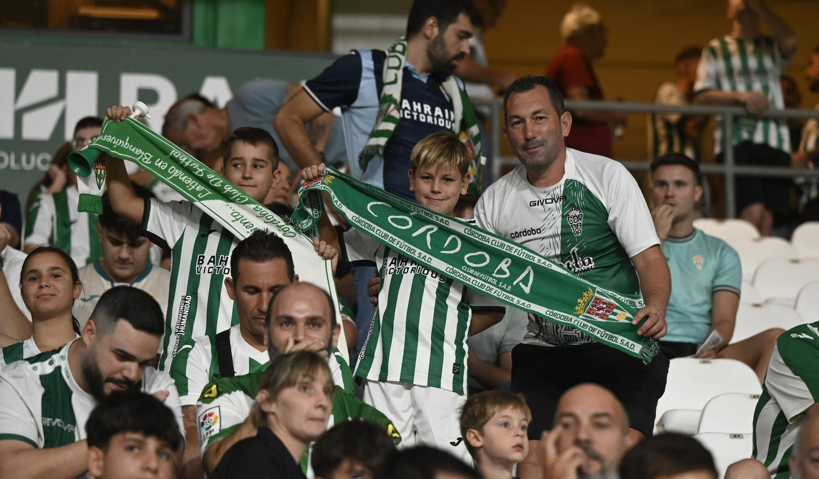 Las mejores fotos del ambiente en El Arcángel para el Córdoba CF - Racing de Santander