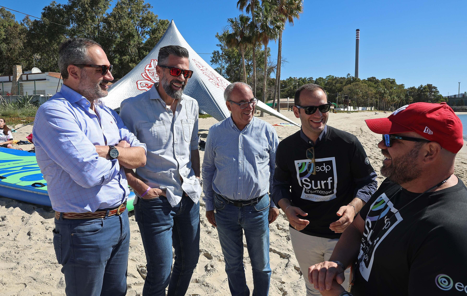 Fotos de la jornada de paddel surf inclusivo de EDP en Palmones