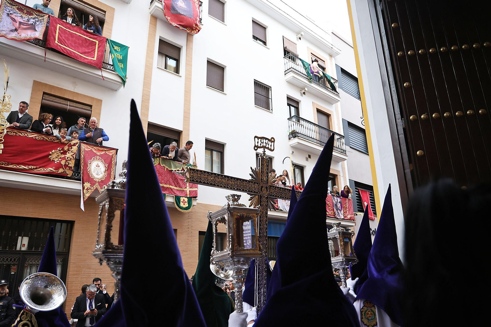 Miércoles Santo: La Hermandad de La Esperanza por las calles de Huelva