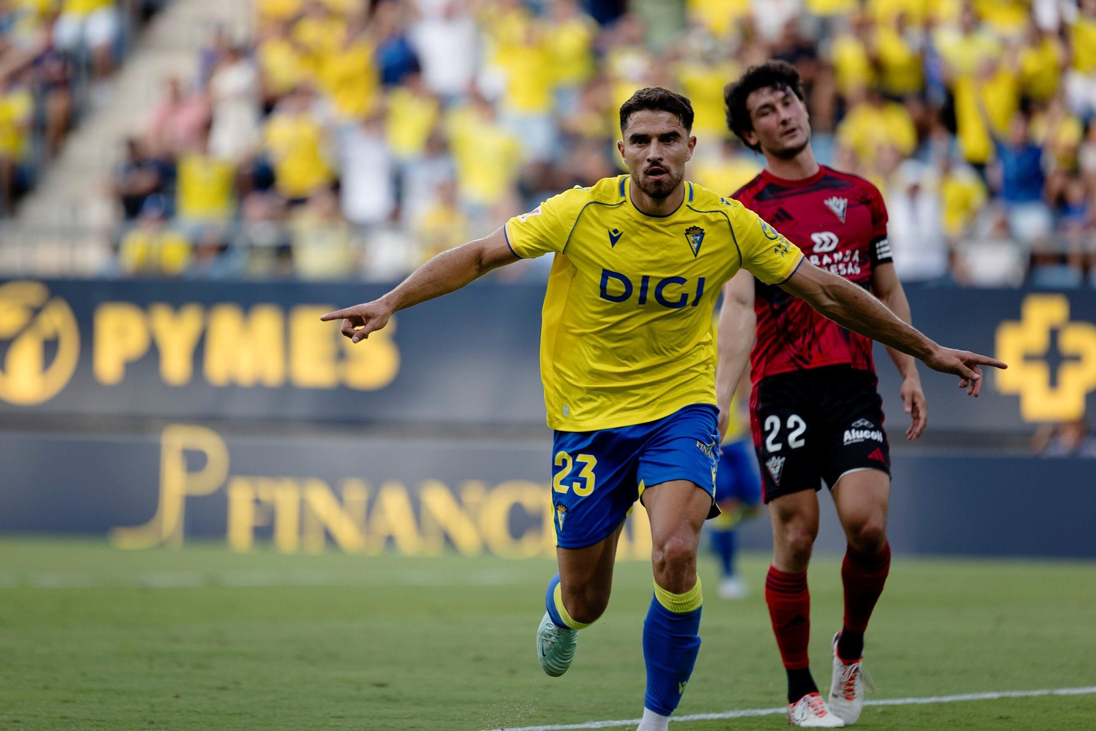 Álvaro García Pascual celebra el gol ante el Mirandés.