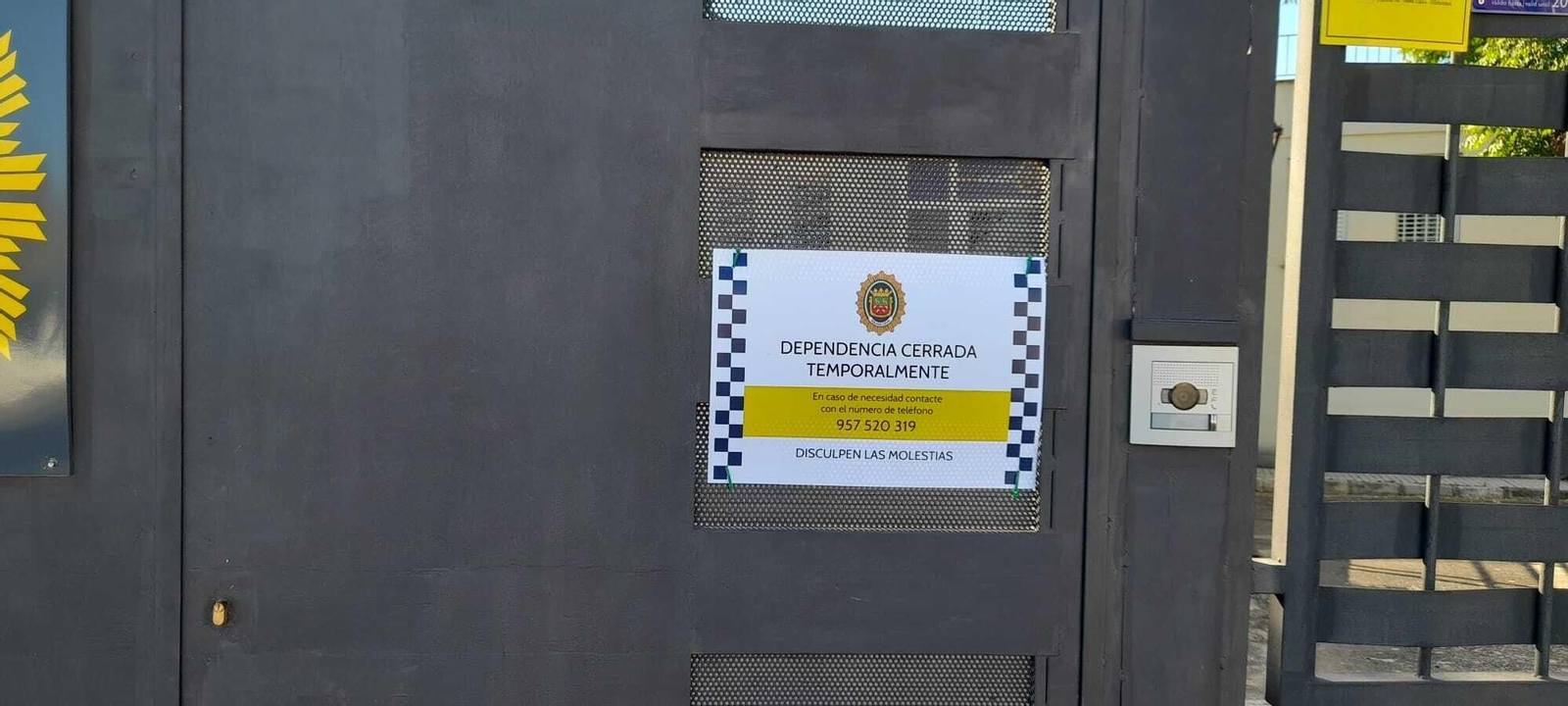 Comisaría de la Policía Local de Cabra cerrada.