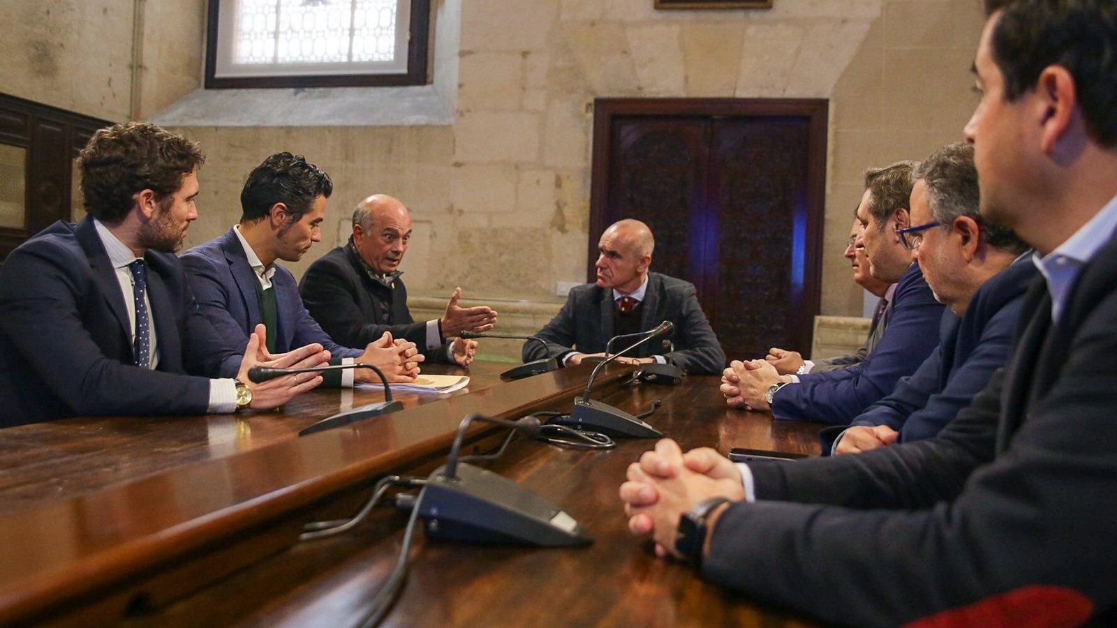 Manolo Vizcaya se reúne con el Alcalde en el Ayuntamiento