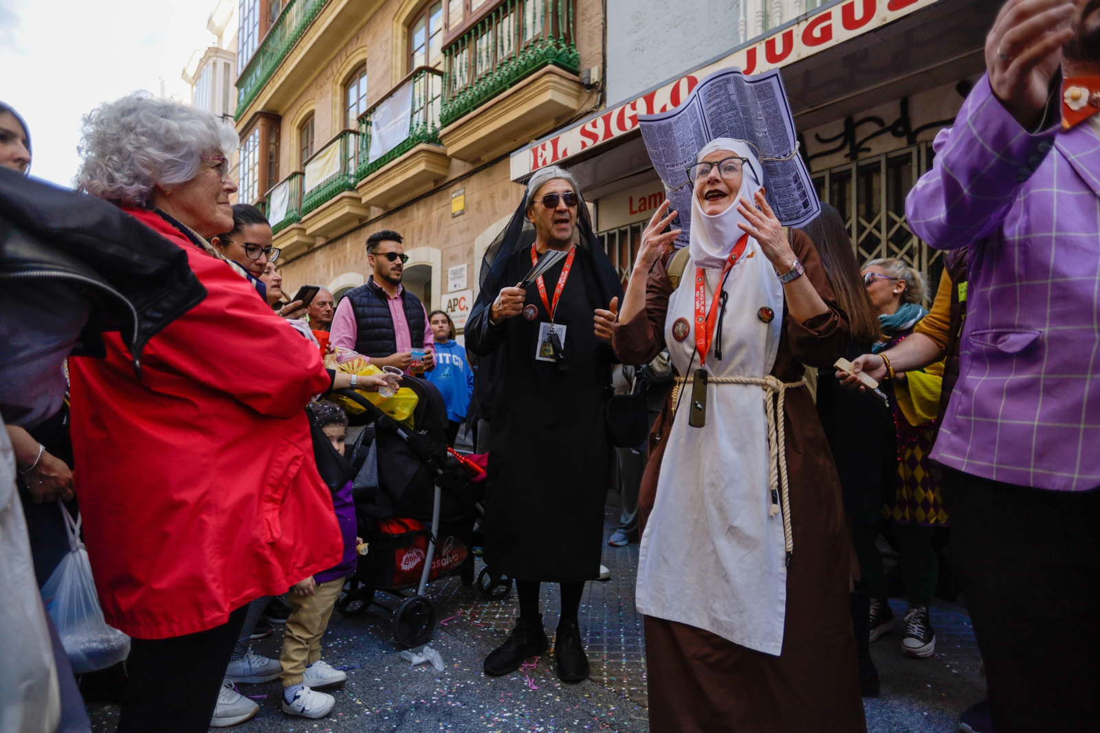 Las mejores imágenes del Domingo de Piñata del Carnaval de Cádiz 2024
