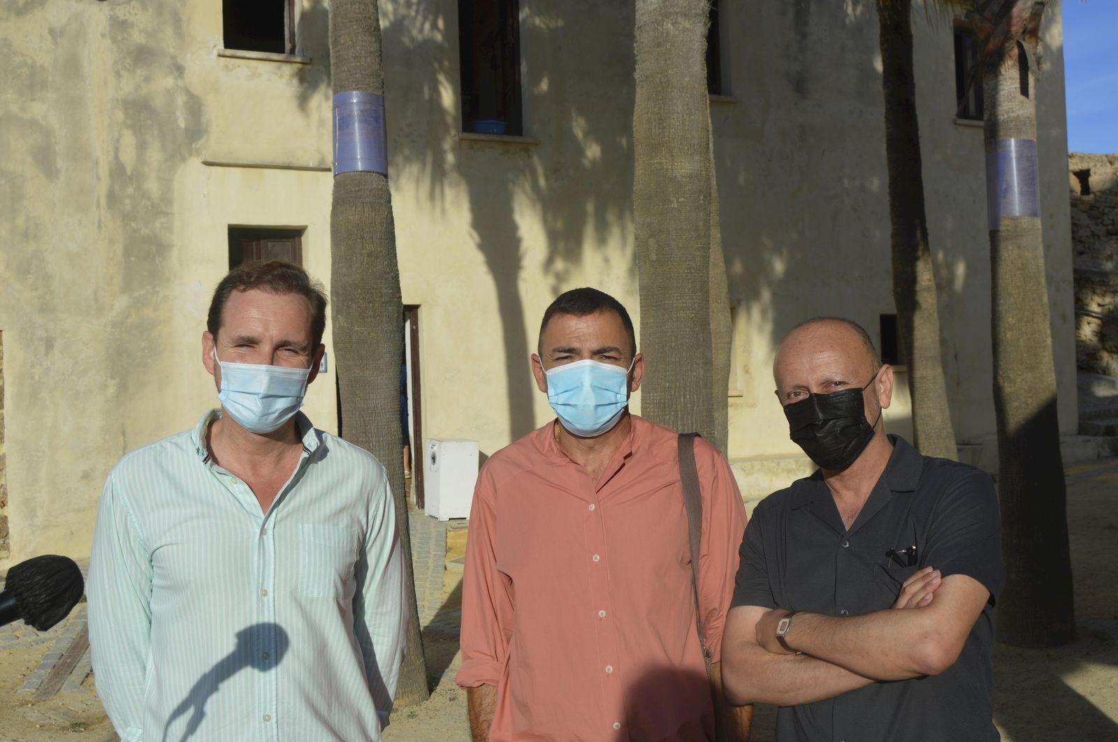 Ramón de la Rosa, Arsenio Rodríguez y Juan José Sandoval, durante el acto de inauguración en el Castillo de Santa Catalina.
