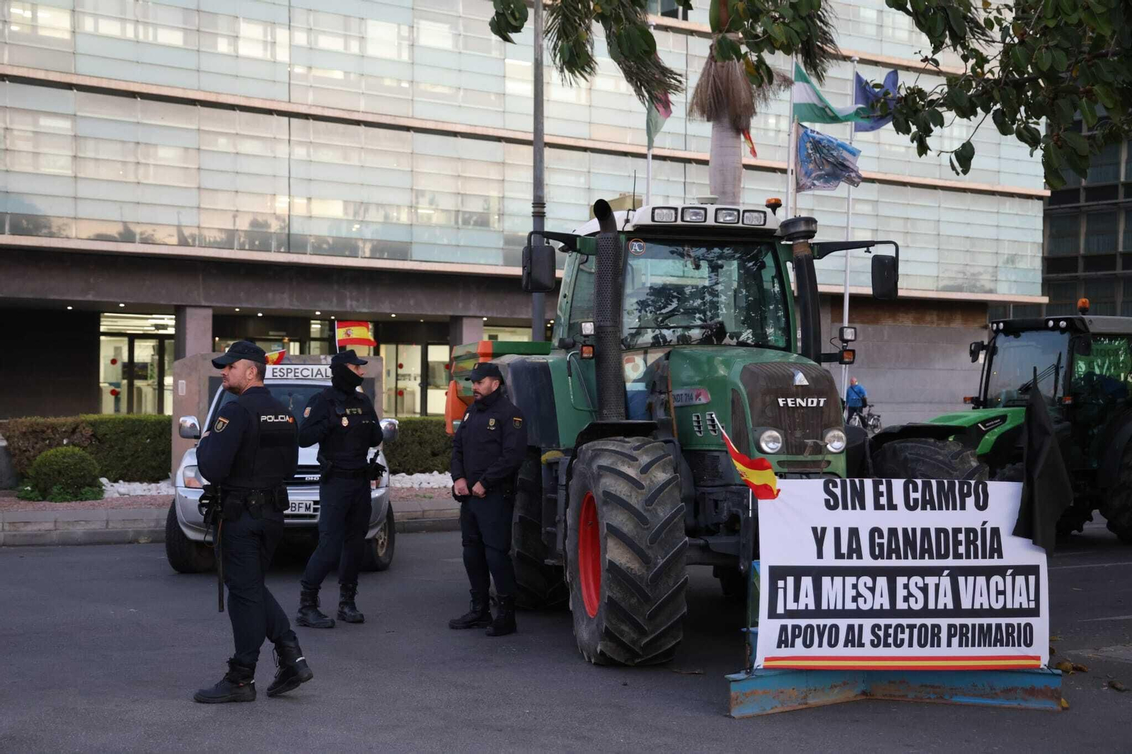 Las fotos de la segunda jornada de protesta de los agricultores de Málaga Las fotos de la segunda jornada de protesta de los agricultores de Málaga