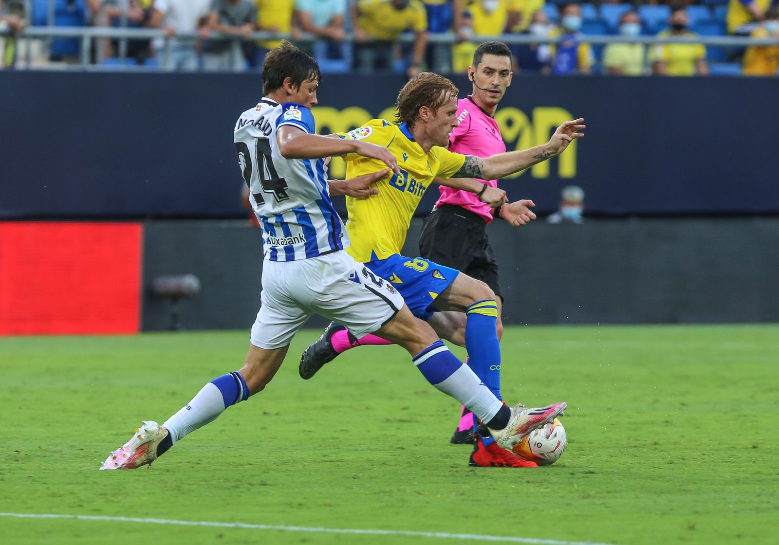 Álex Fernández en acción en el duelo ante la Real Sociedad.