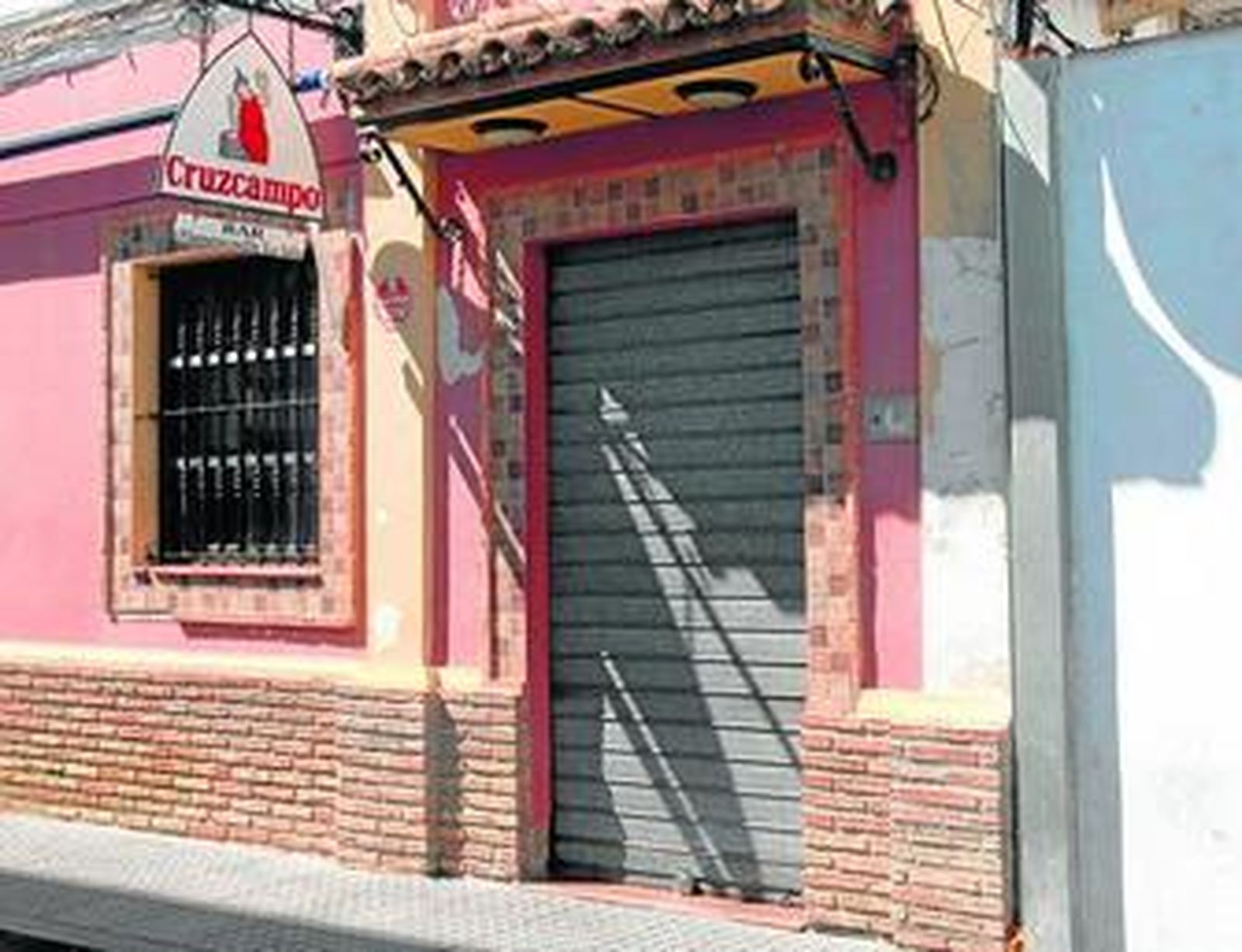 En la imagen, el bar regentado por el familiar del cantaor isleño donde supuestamente vendía  cocaína.