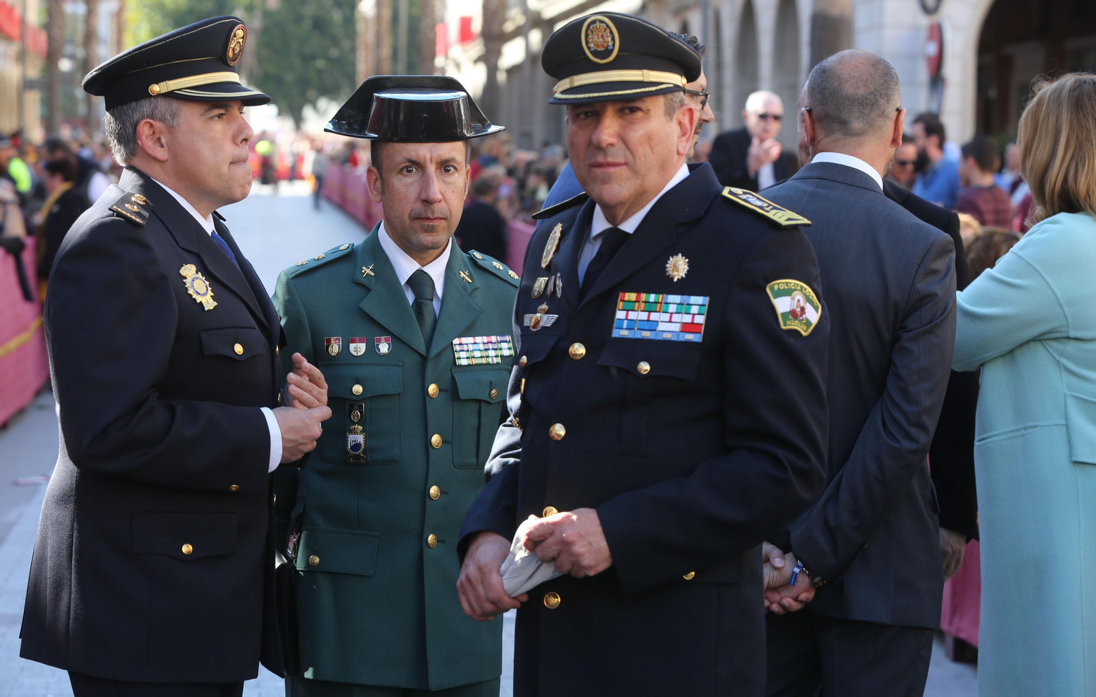 Ambiente  para recibir a la Legión en las calles de Huelva