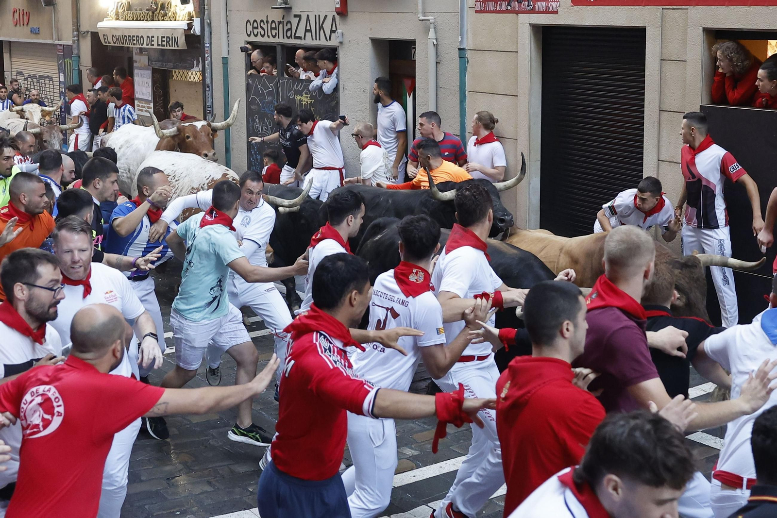 La bravura de Tarifa se hace notar en Pamplona: tres heridos en un encierro con toros de La Palmosilla