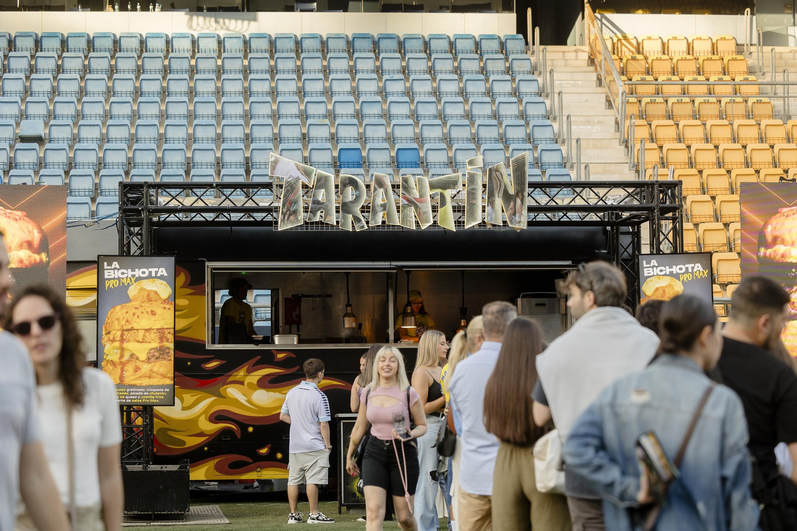 Búscate en las imágenes de la inauguración de The Champions Burger en el estadio Nuevo Mirandilla