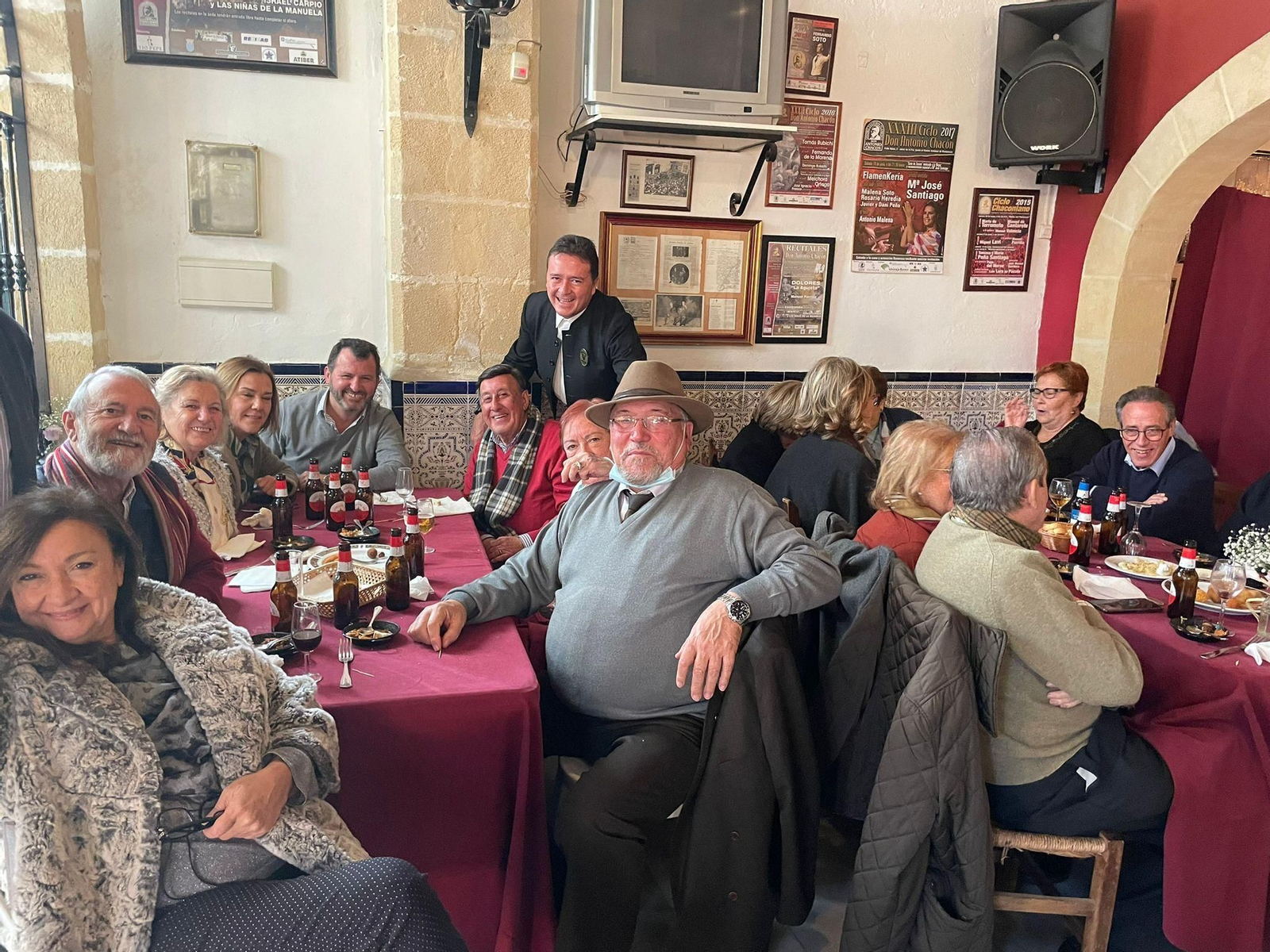 Zambombazo en la peña Don Antonio Chacón
