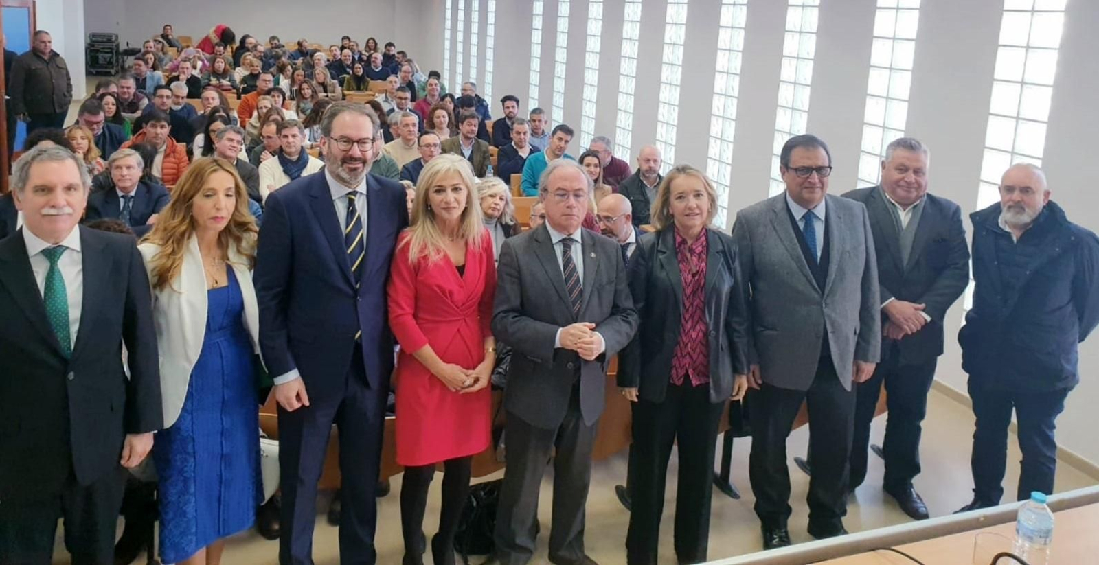 Patricia del Pozo, en el centro, en la inauguración de la jornada en CECO.