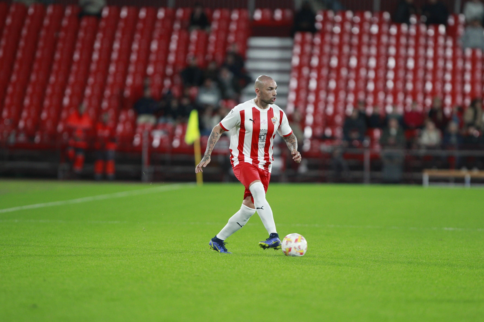Imágenes del partido homenaje al 'eterno' capitán de la U.D. Almería, José Ortiz