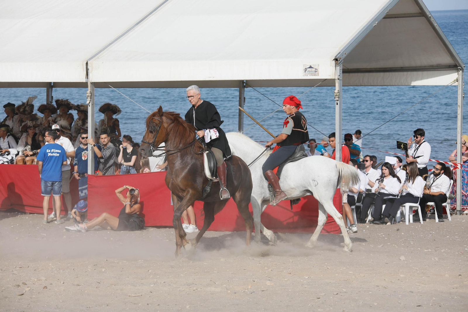 La carrera de cintas y la exhibición de caballos de los Moros y Cristianos de Mojácar, en imágenes
