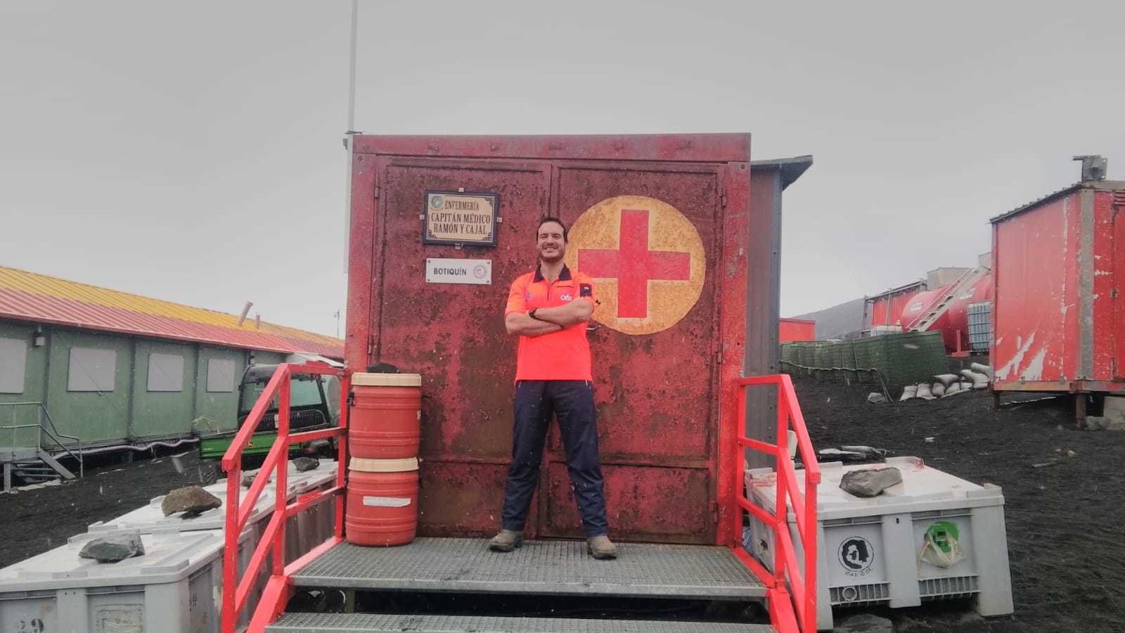 Óscar Garrido en el Botiquín Capitán Médico Ramón y Cajal.