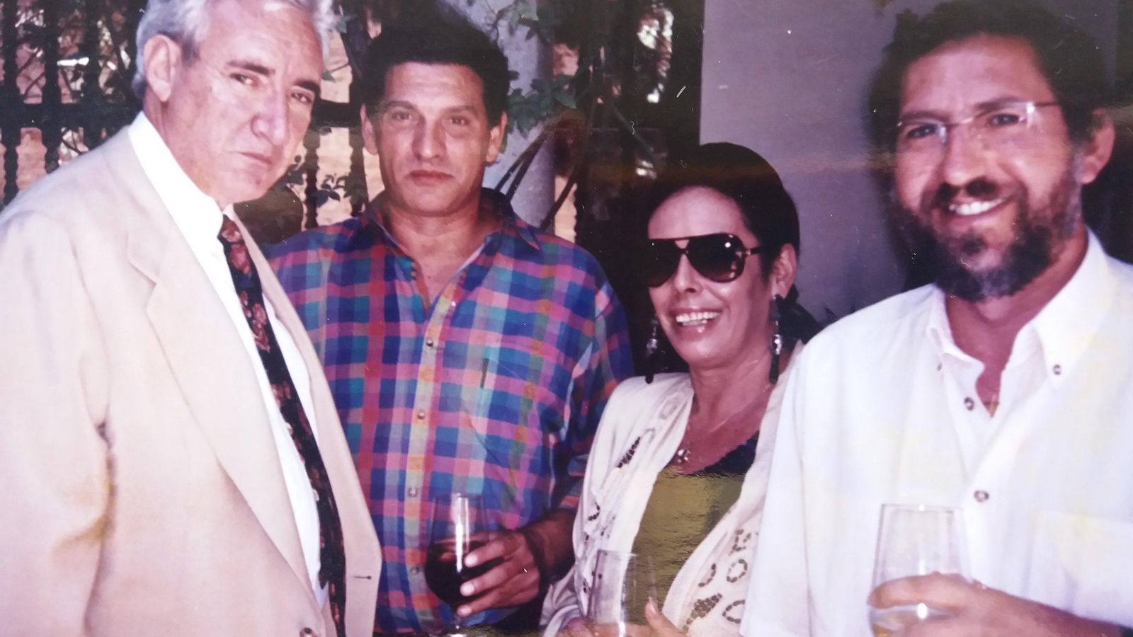 De izquierda a derecha,  Luis del Olmo, Carlos Cano, Maribel Calvín y el autor del texto.