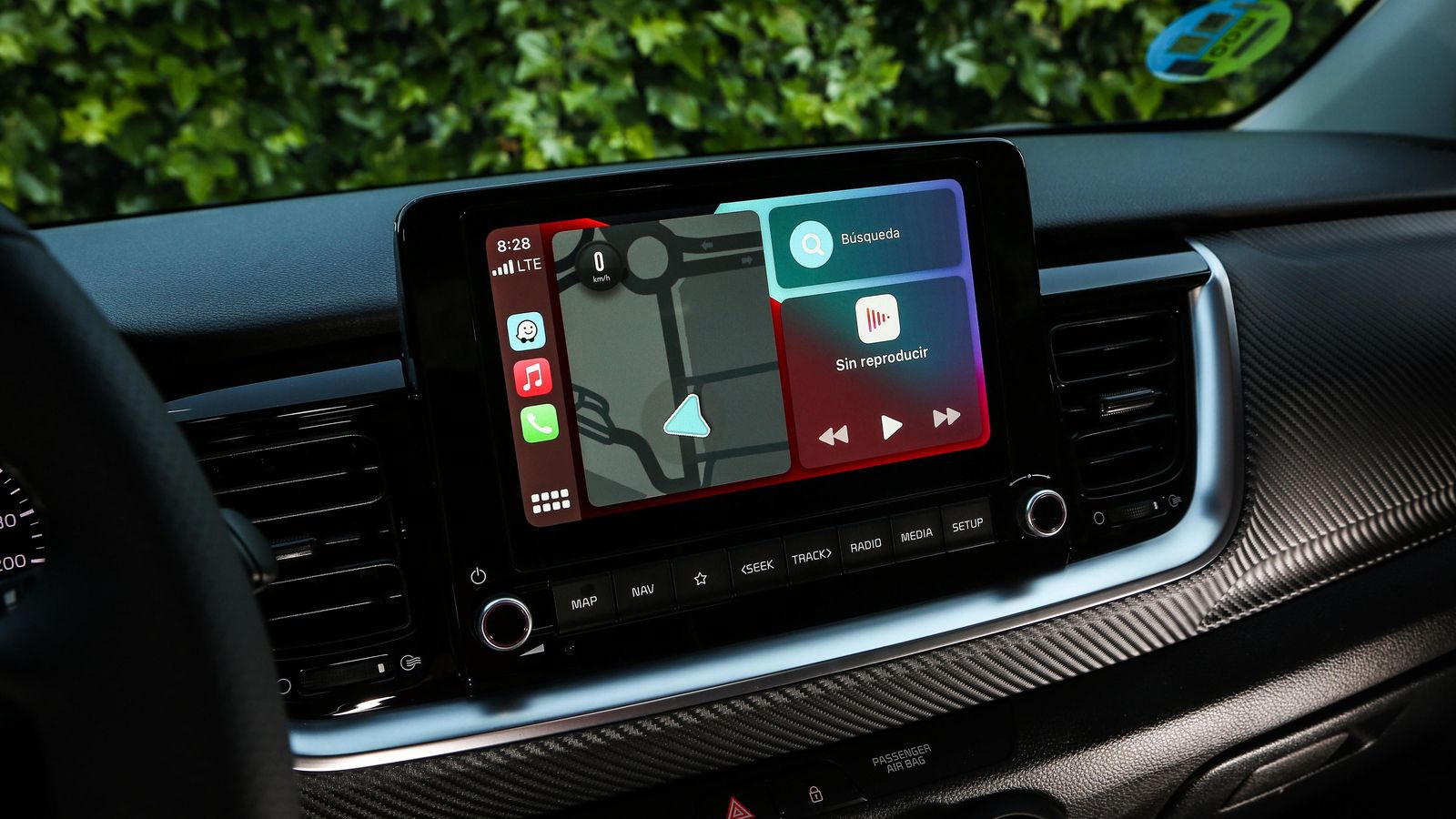 La nueva pantalla, de 8", está presente en los Stonic desde el nivel más básico Concept. Incorpora nuevas funciones, sobre todo, ligadas a la UVO Connect.