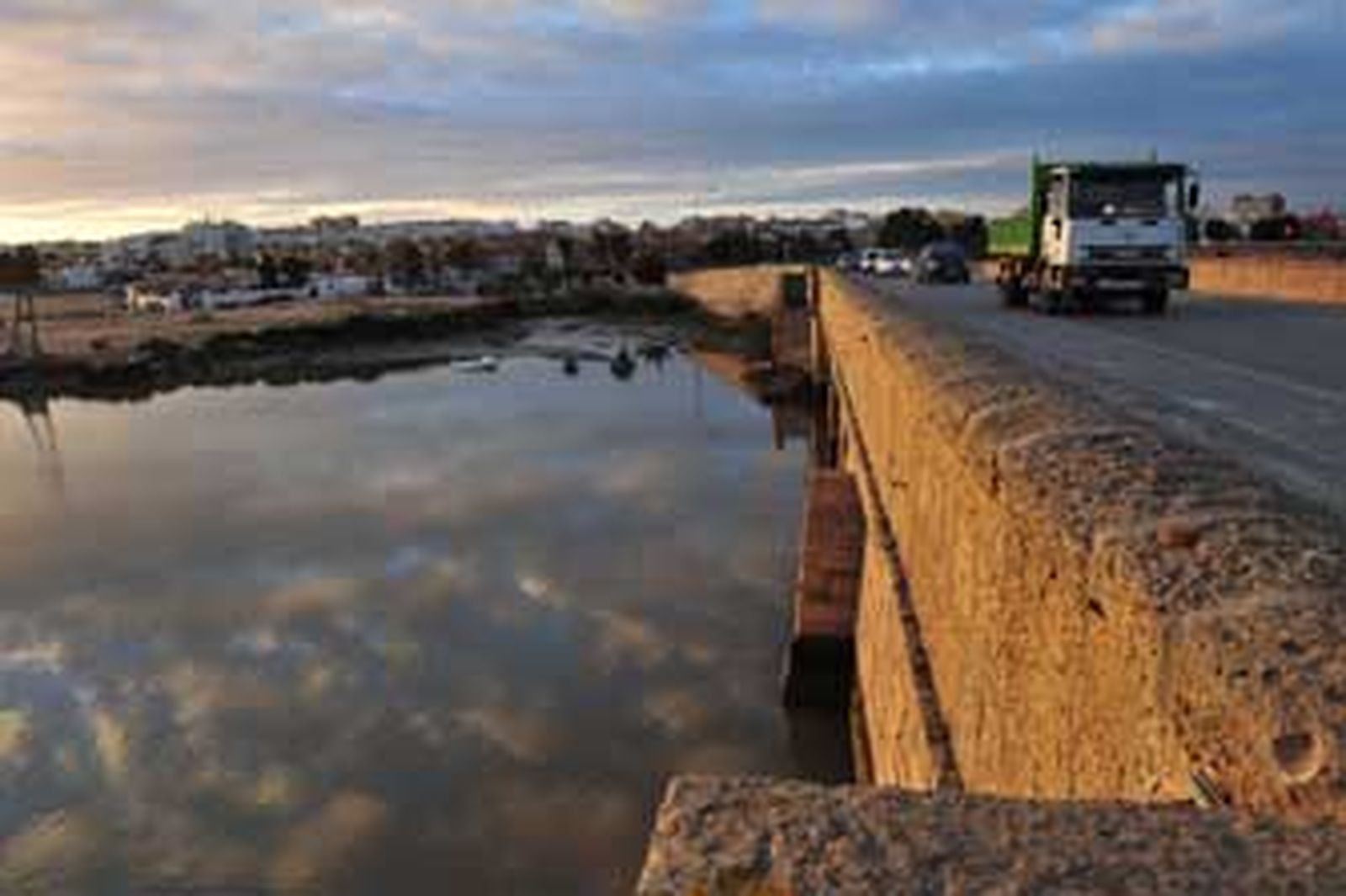 El puente Zuazo y el entorno del Sitio Histórico que ahora será rehabilitado de cara al 2010. /Elías Pimentel