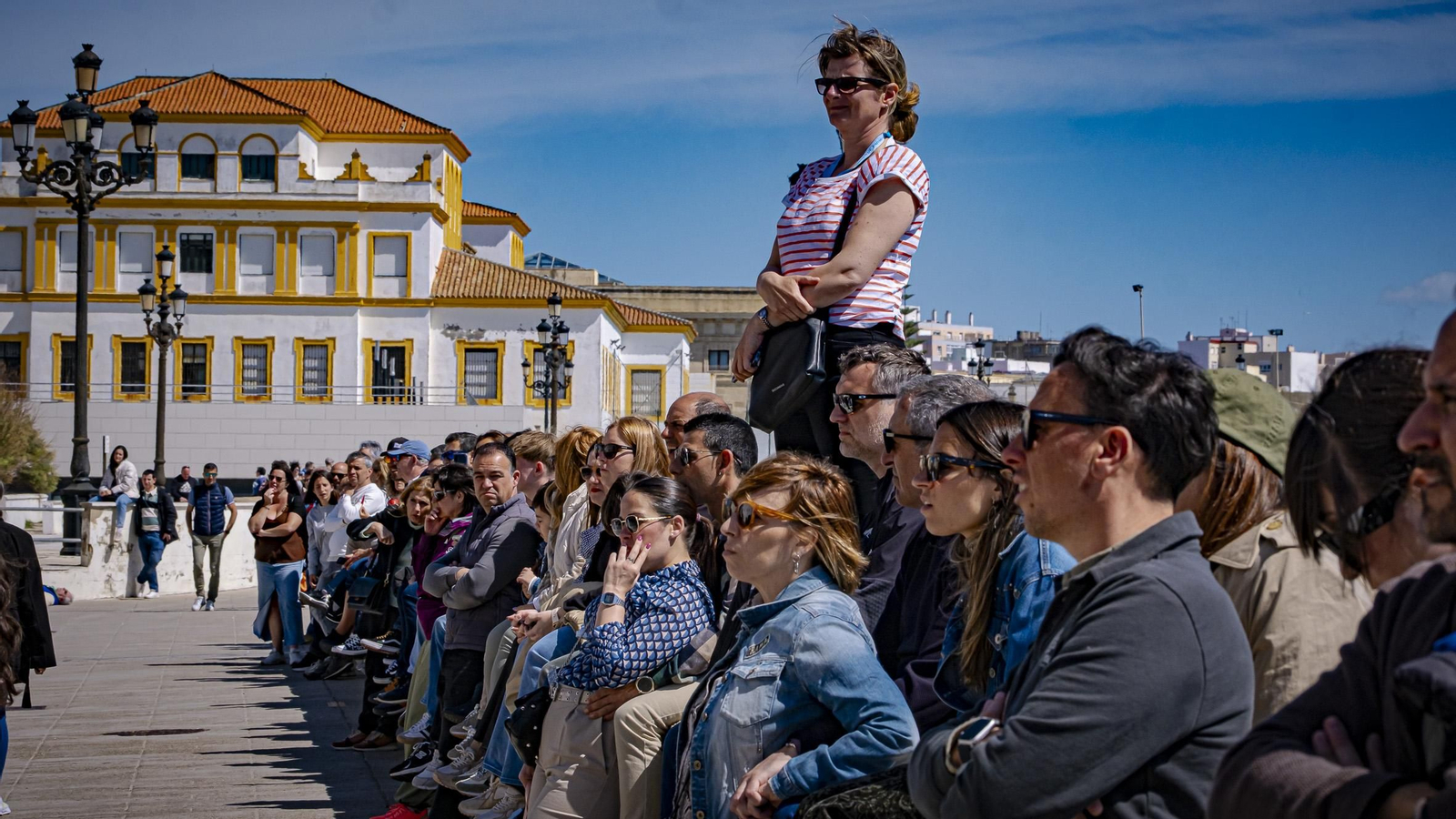 Imágenes de la salida de Santo Entierro en la Semana Santa de Cádiz 2025