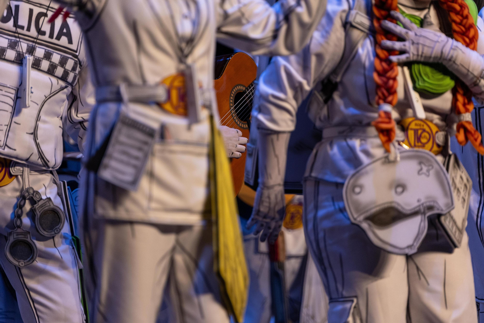 Imágenes de la actuación de la comparsa de Huelva "La Tinta Obrera" en el Carnaval Colombino