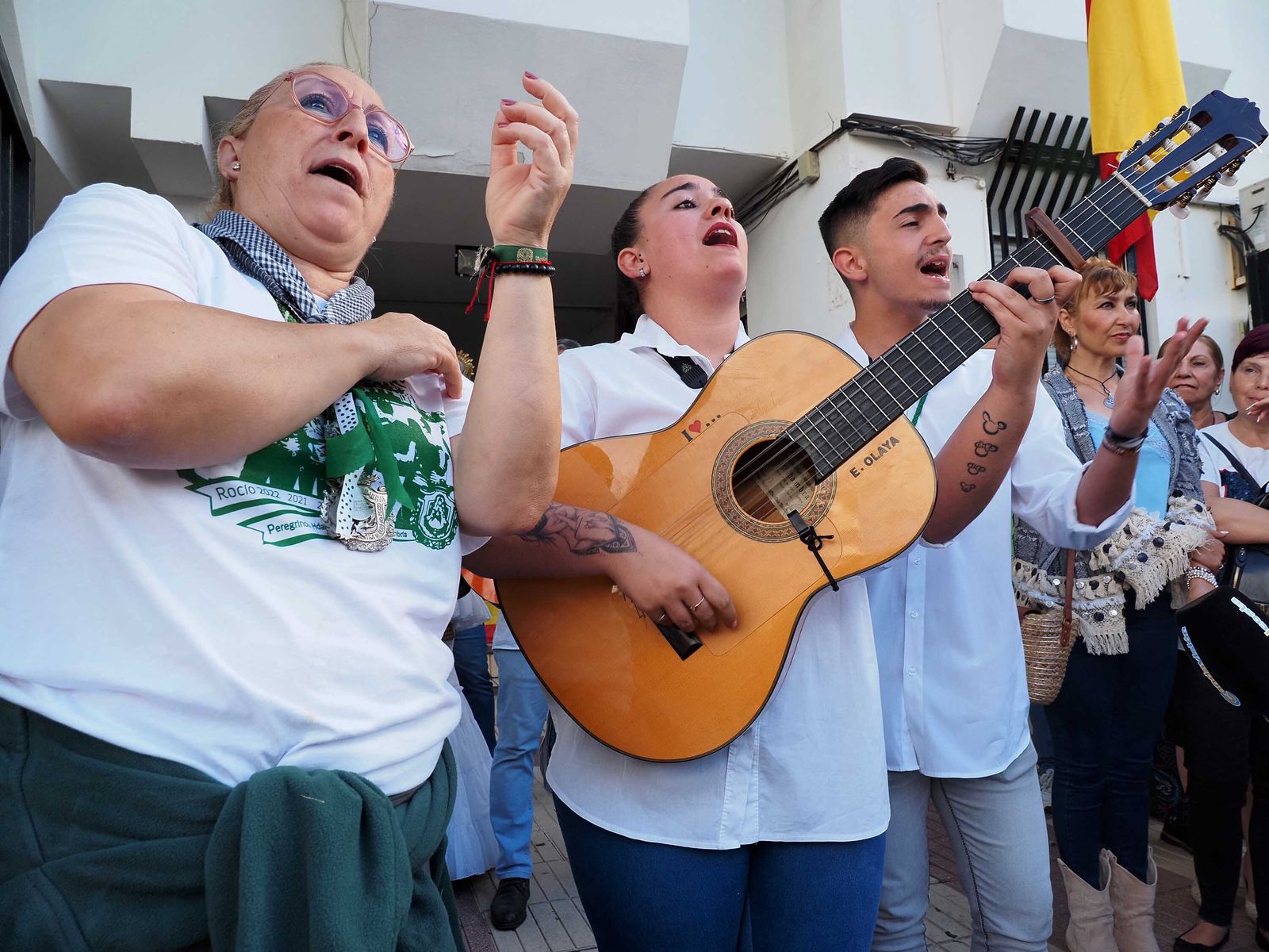 Salida de la Hermandad de Punta Umbría hacia El Rocío.