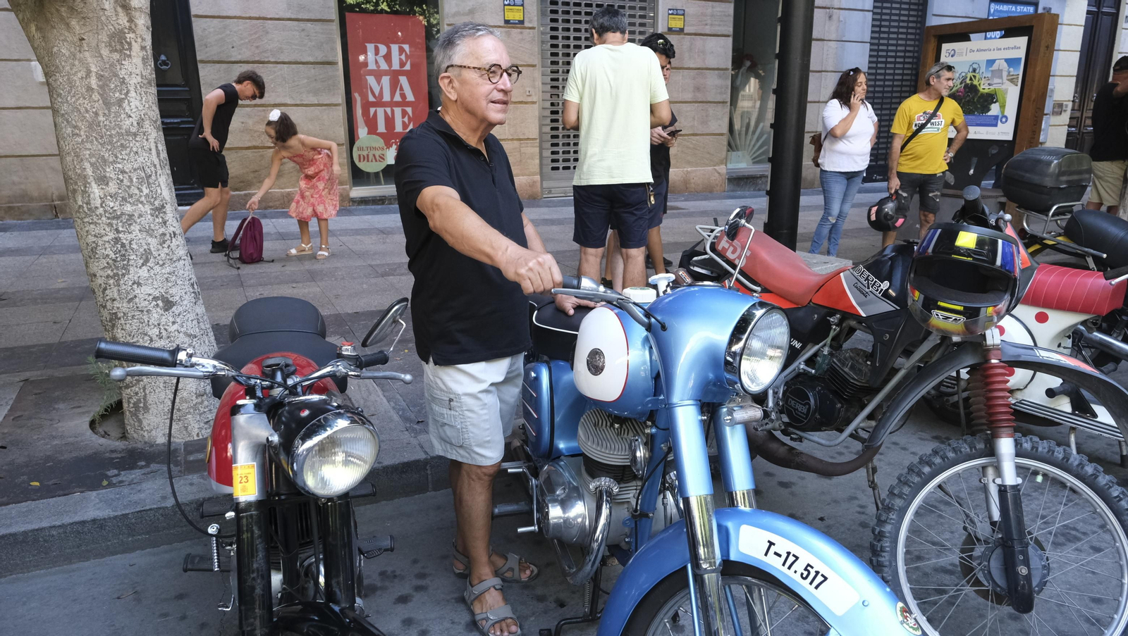 Las motos antiguas dan brillo a la Feria de Almería