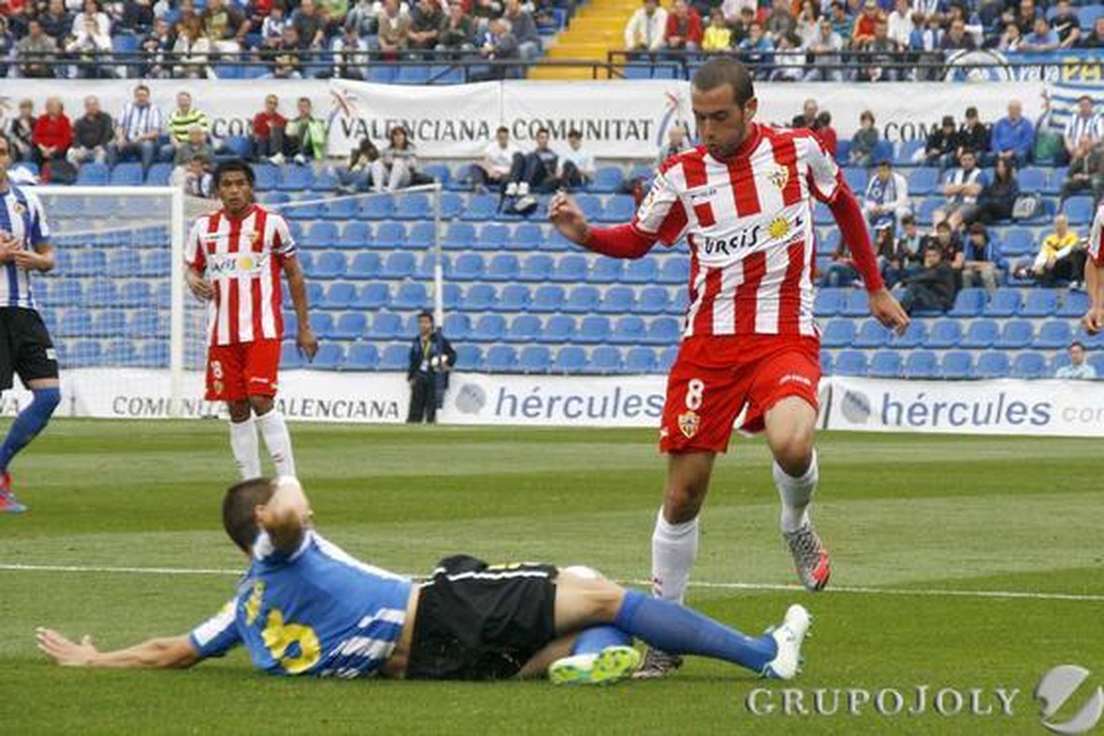 El Almería se lleva un punto del Rico Pérez y se mantiene en la pelea por las plazas de promoción. 

Foto: Rafael Gonzalez
