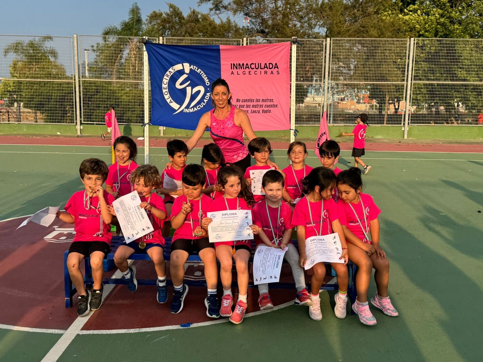 Las escuelas municipales de atletismo de Algeciras celebran su fiesta de clausura