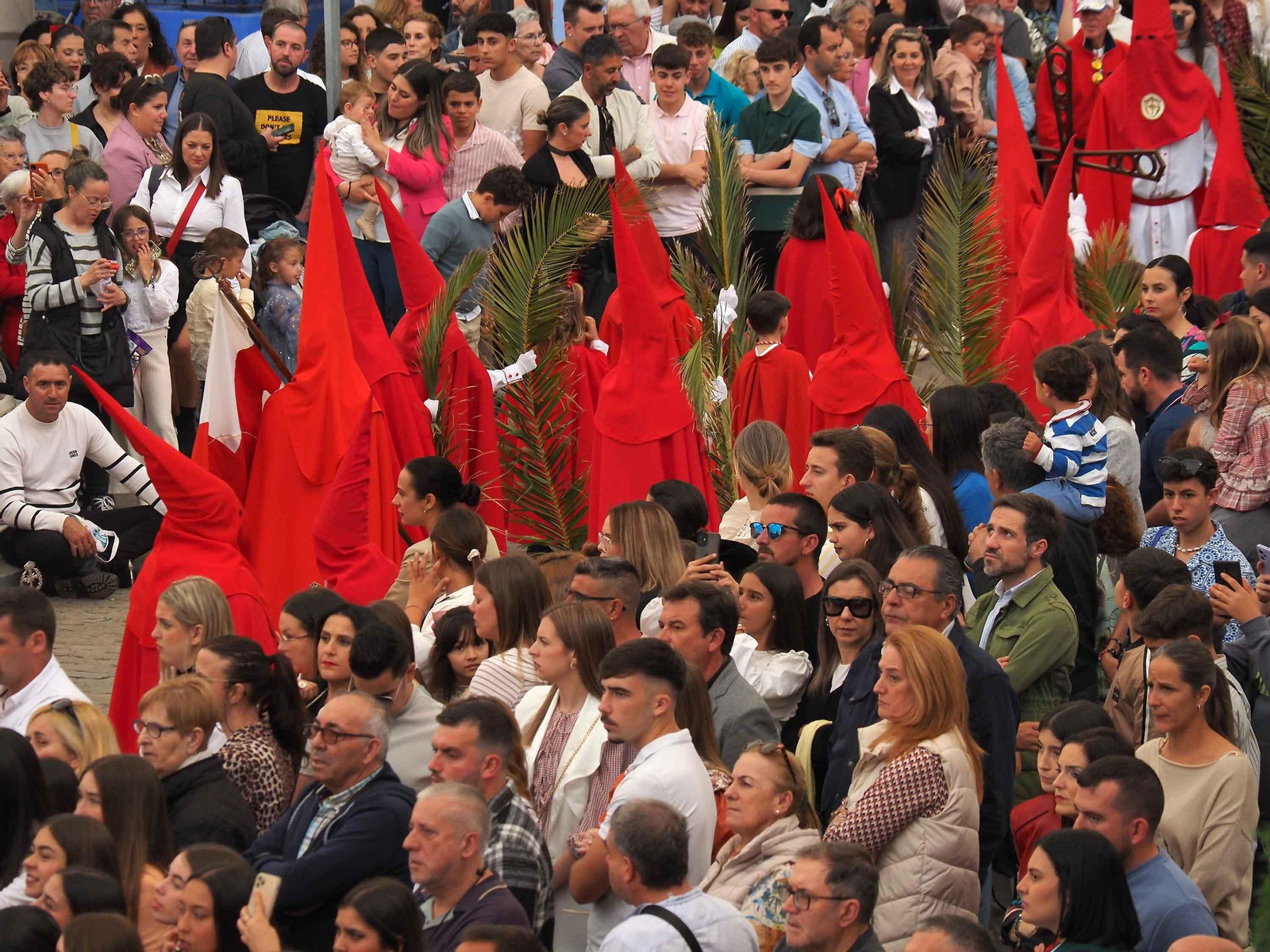 Las mejores imágenes de 'La Mulita' en Isla Cristina, única procesión en la tarde del Domingo de Ramos en la costa onubense