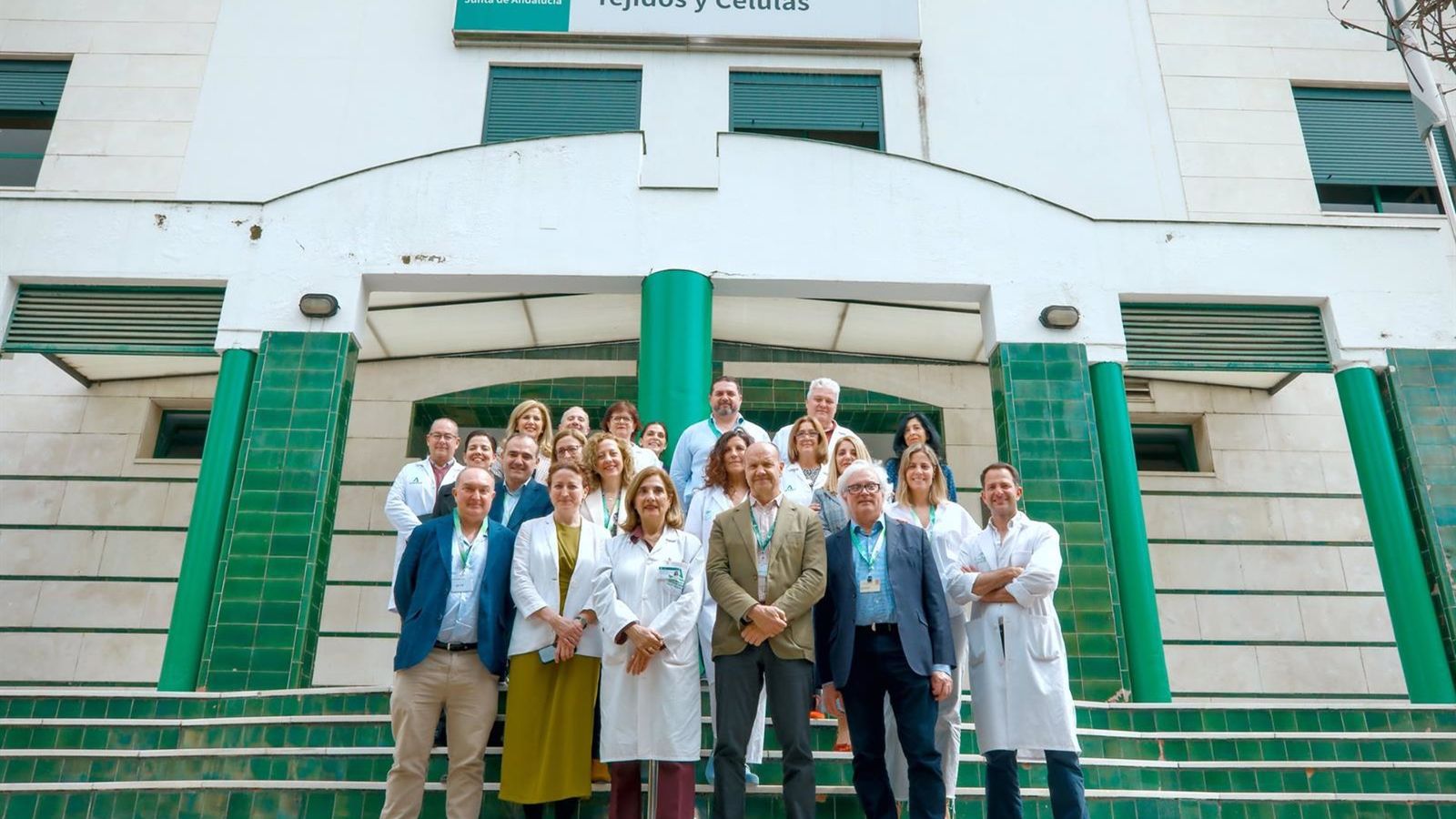 Sanitarios en el Centro de Transfusión de Tejidos y Células