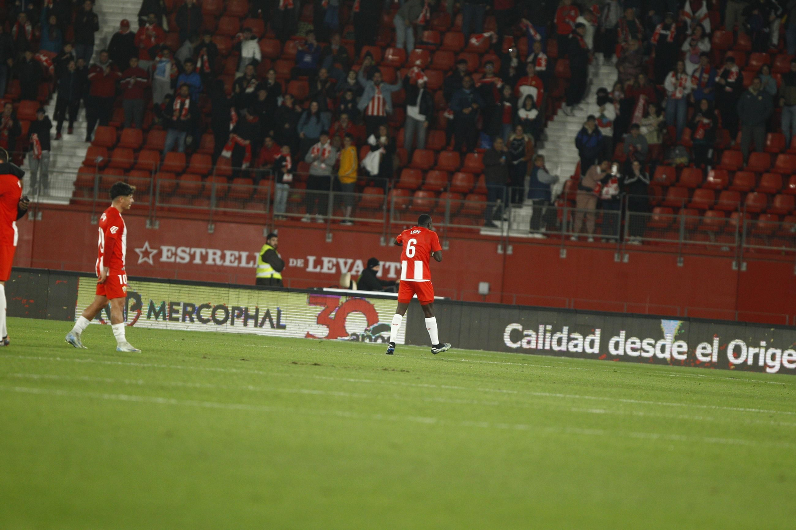 La U.D. Almería se impone por 1-0 al C.D. Mirandés y alcanza la segunda plaza, en imágenes