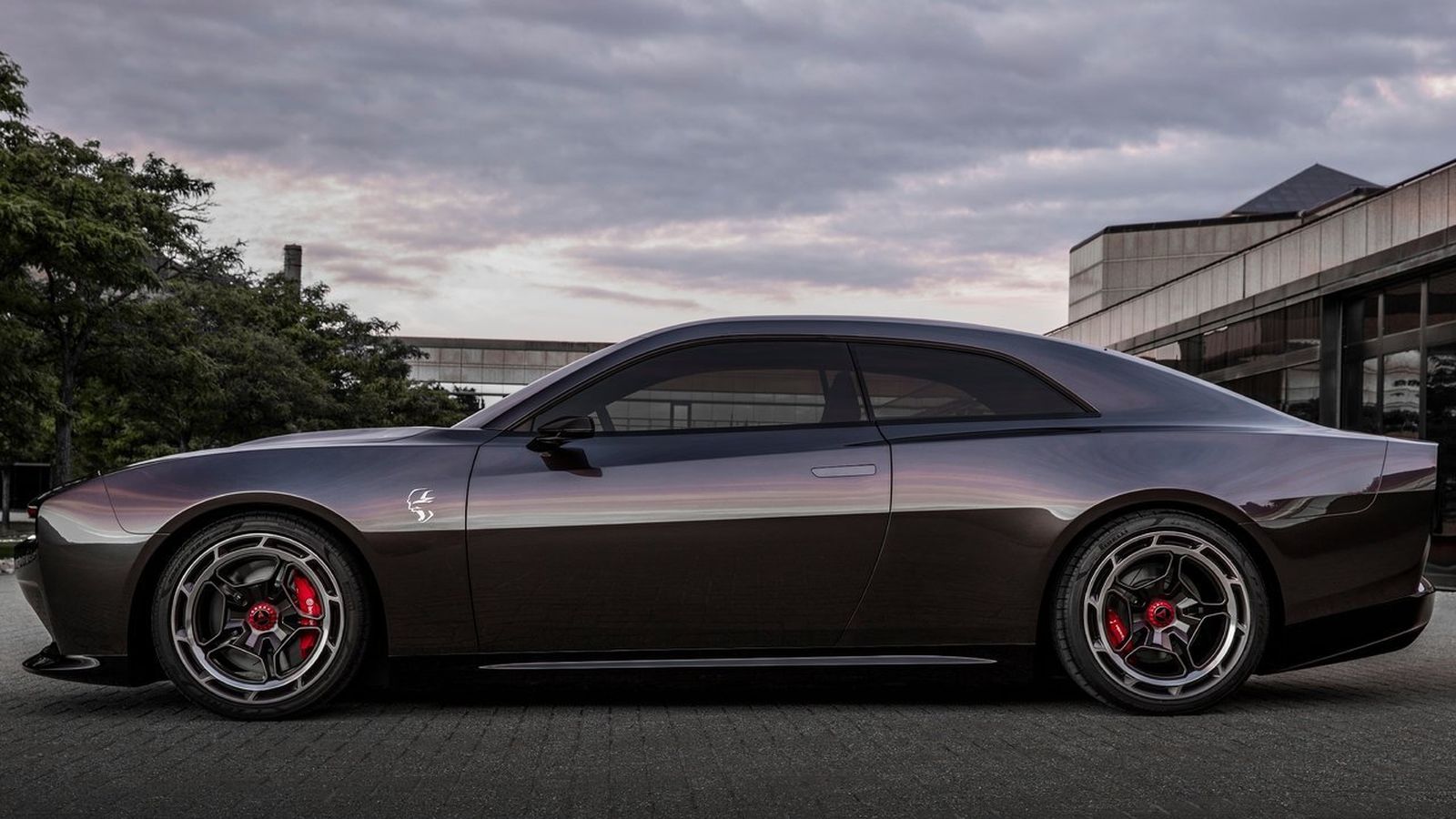 Para este coupé de dos puertas y cuatro asientos sería de esperar el uso de las unidades de accionamiento eléctrico más potentes disponibles en el banco de órganos de Stellantis, las de 600 kW (816 CV).