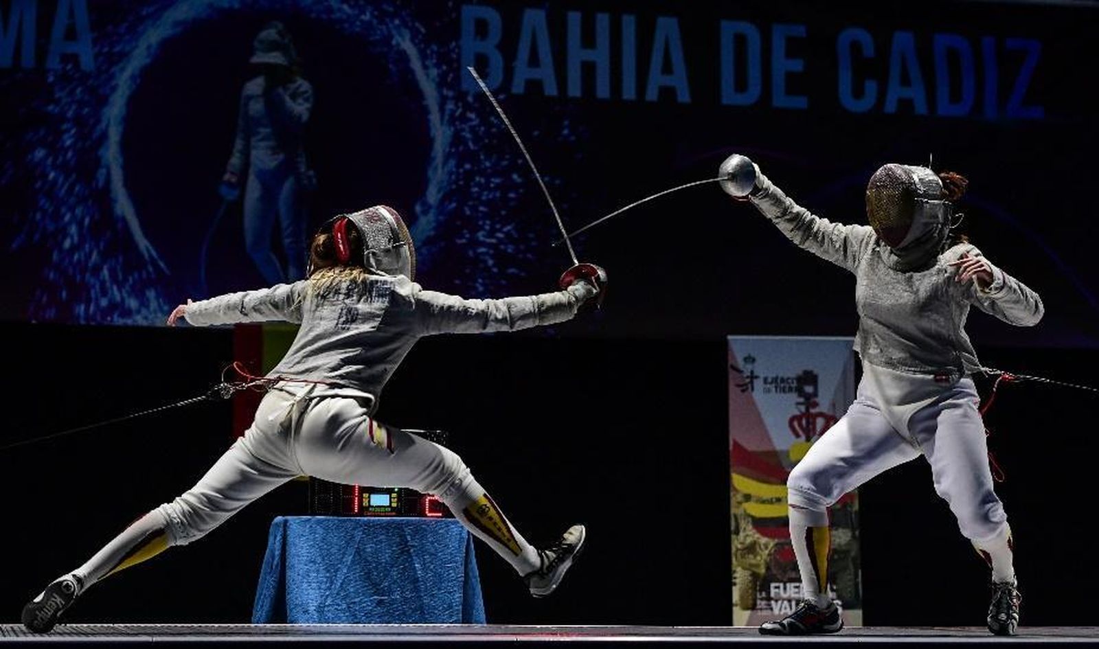 Dos esgrimistas compiten en uno de los campeonatos celebrados en Chiclana.