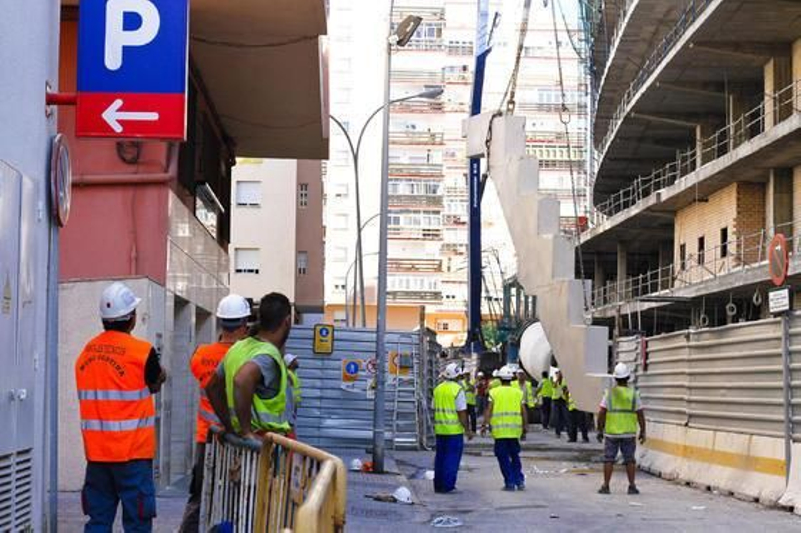 Imagen de los operarios en la zona del accidente

Foto: Lourdes de Vicente