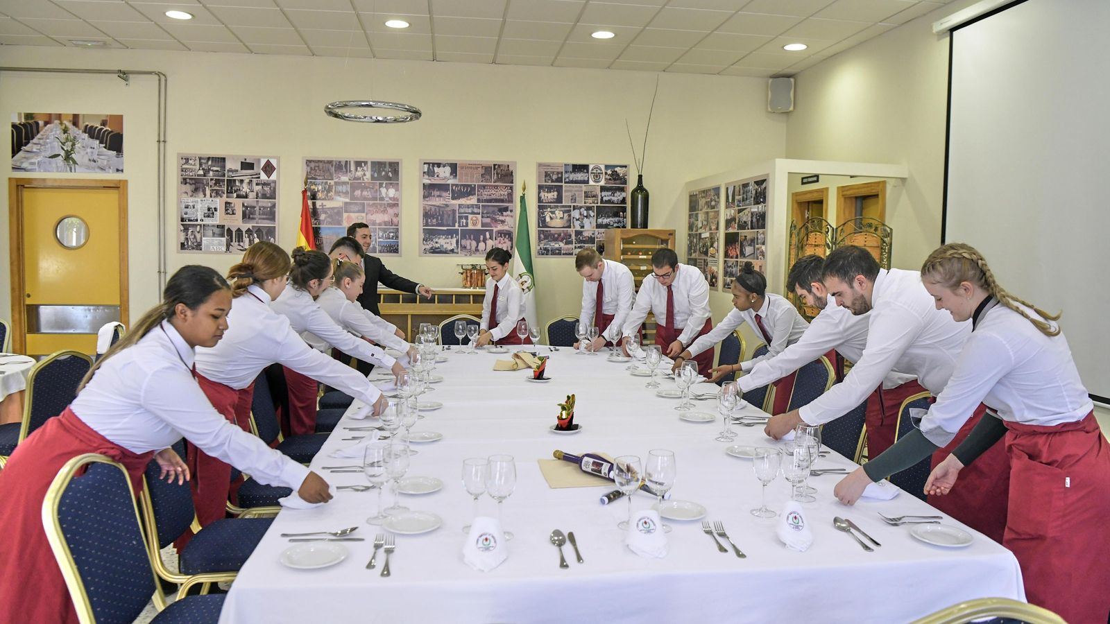 Preparativos en sala, en el Hurtado de Mendoza.