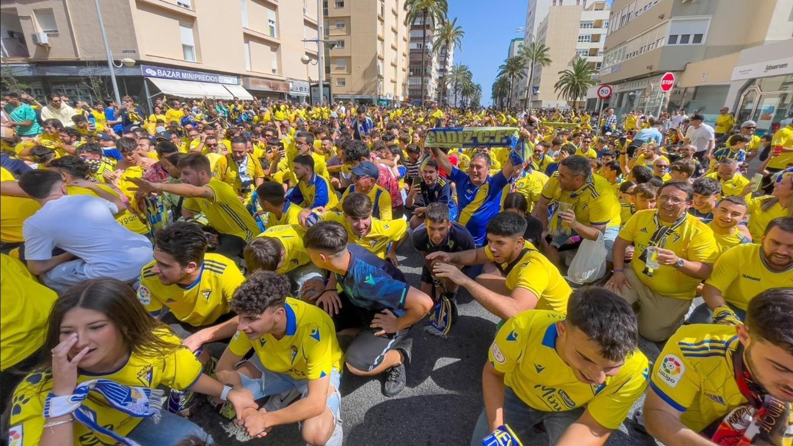 La fotografía 'Marea amarilla', de Joaquín Hernández 'Kiki', premiada con el Premio Jumán del Cádiz CF.