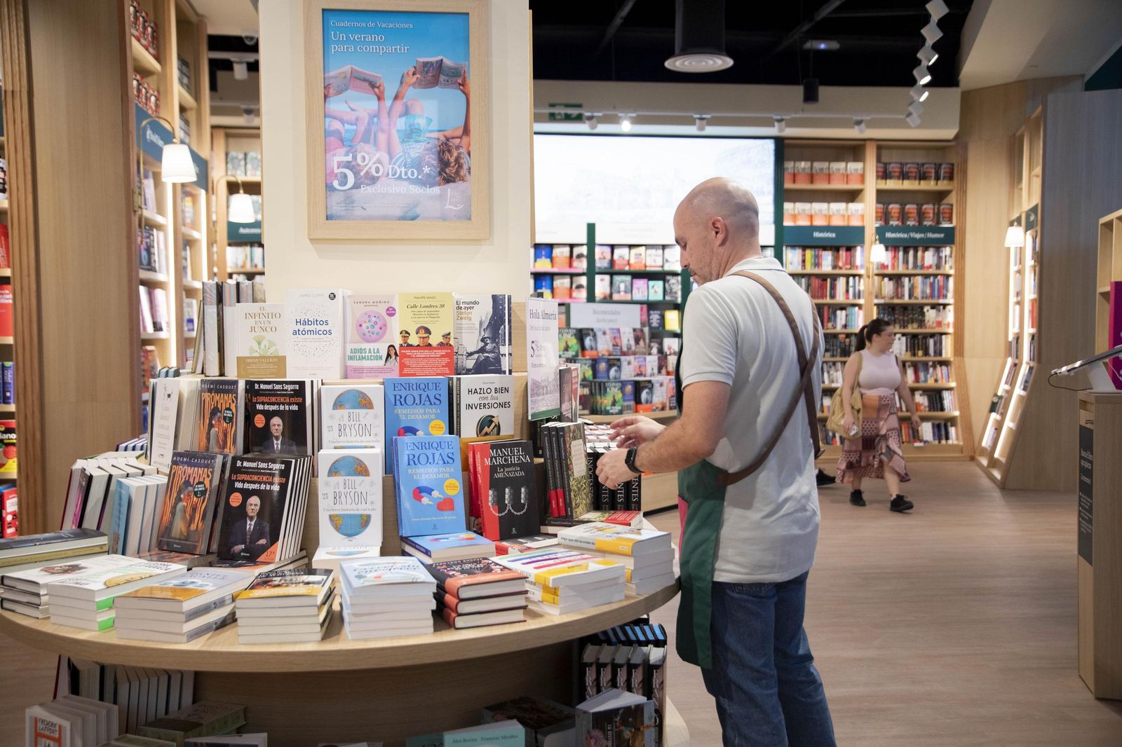 Las imágenes de la apertura de la Casa del Libro en el Centro Comercial Torrecárdenas de Almería