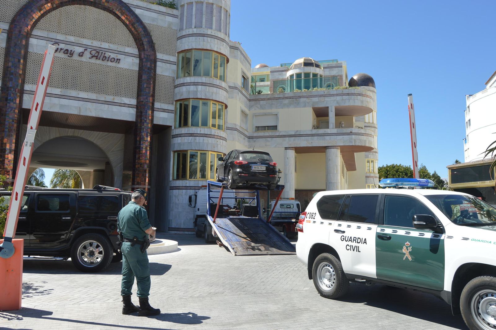 La Guardia Civil en una intervención en Málaga de bienes de familiares de Bashar Al Assad.